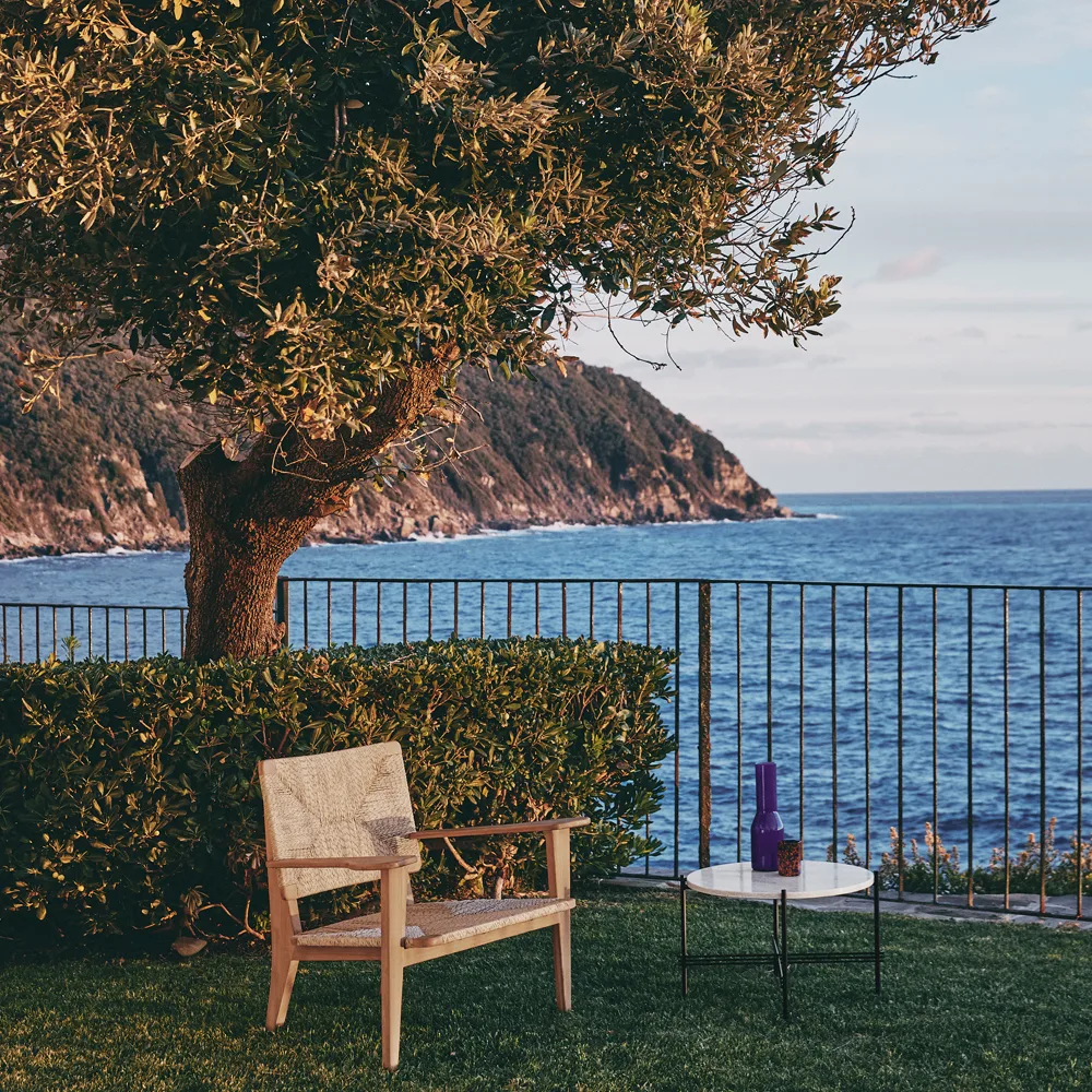 Poltrona lounge F-chair Outdoor, Teca GUBI