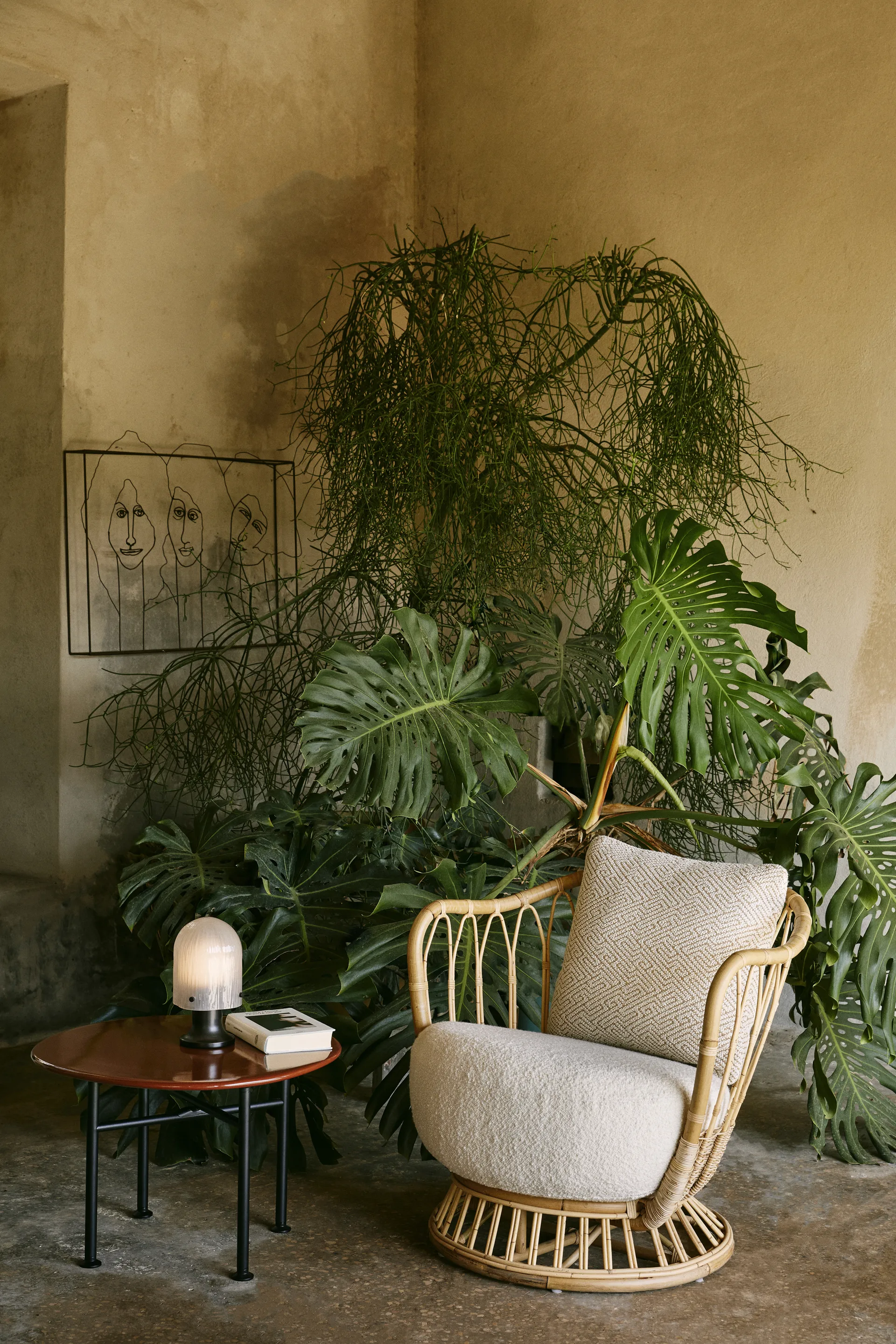 Seine candeeiro de mesa portátil, Antique latão-branco GUBI