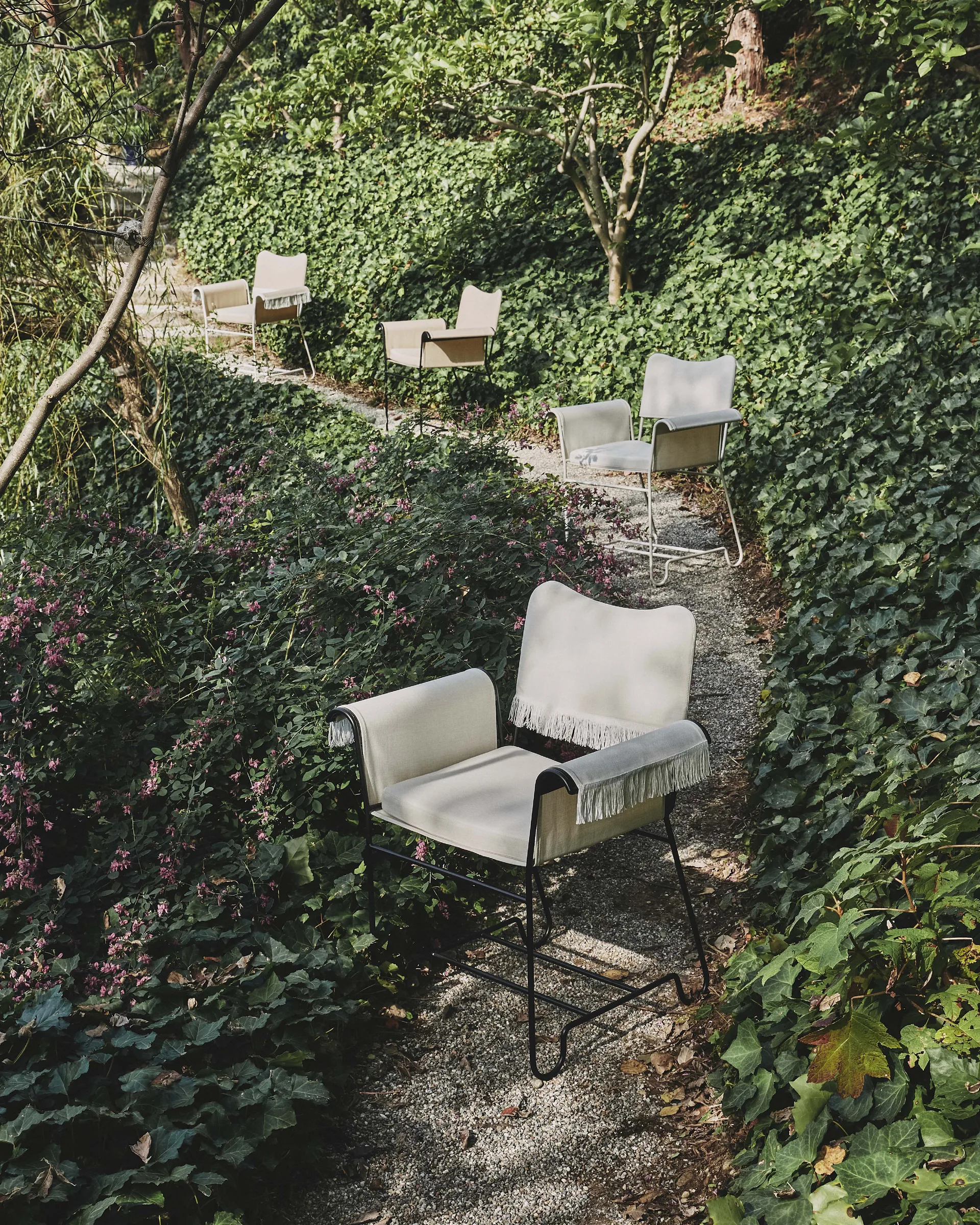 Tropique cadeira com franja, Preto-Leslie 12 GUBI