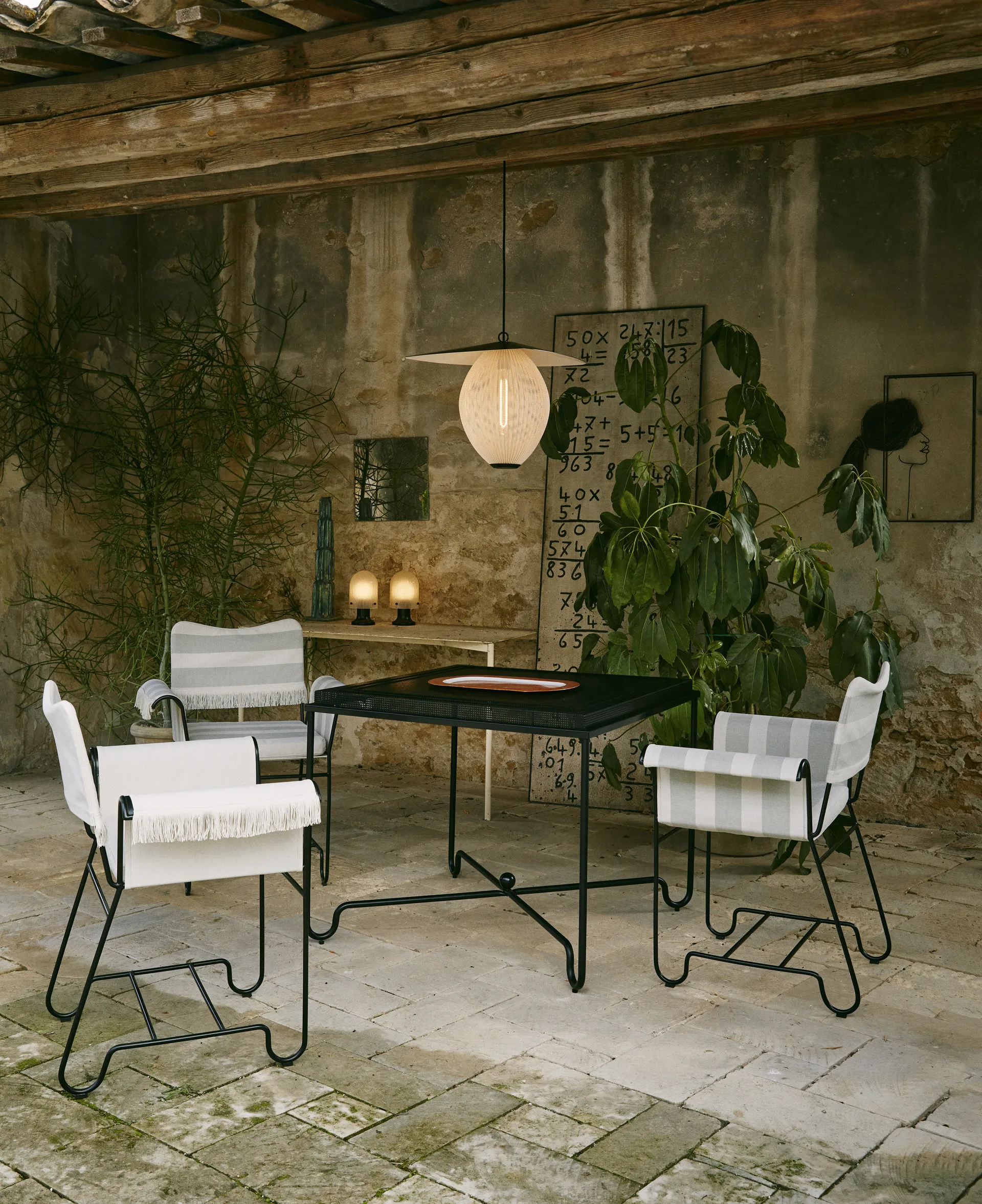 Tropique mesa 90x90x75 cm, Classic preto GUBI