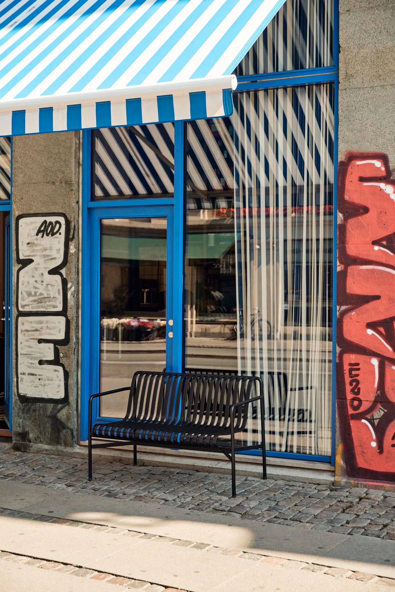 Banco com apoios de braços Palissade Dining, Anthracite HAY