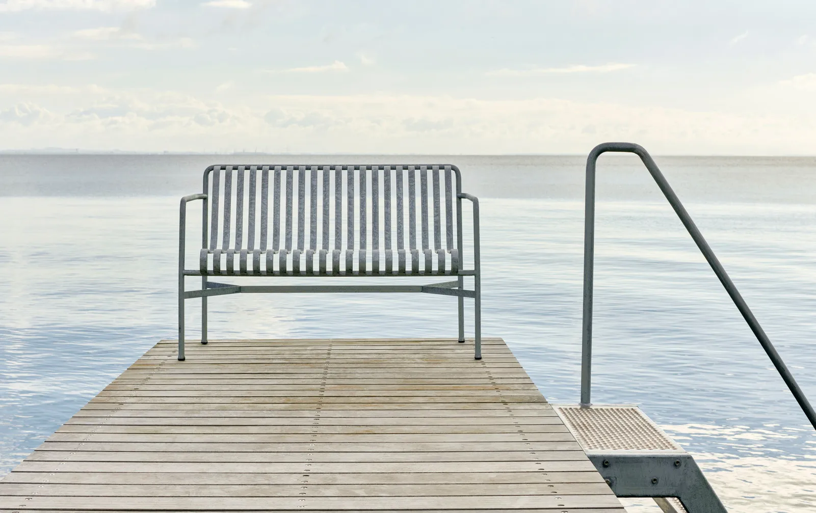 Banco com apoios de braços Palissade Dining, Hot galvanized HAY