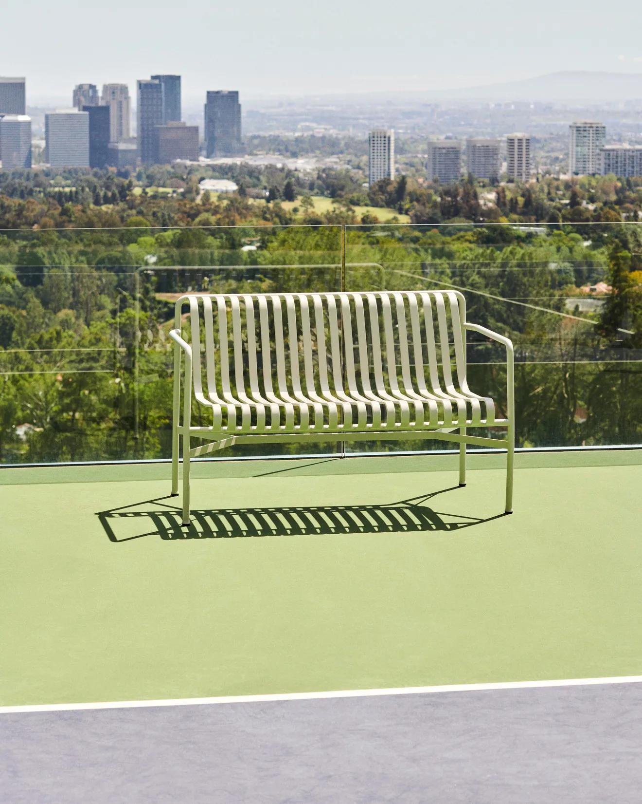 Banco com apoios de braços Palissade Dining, Sky grey HAY