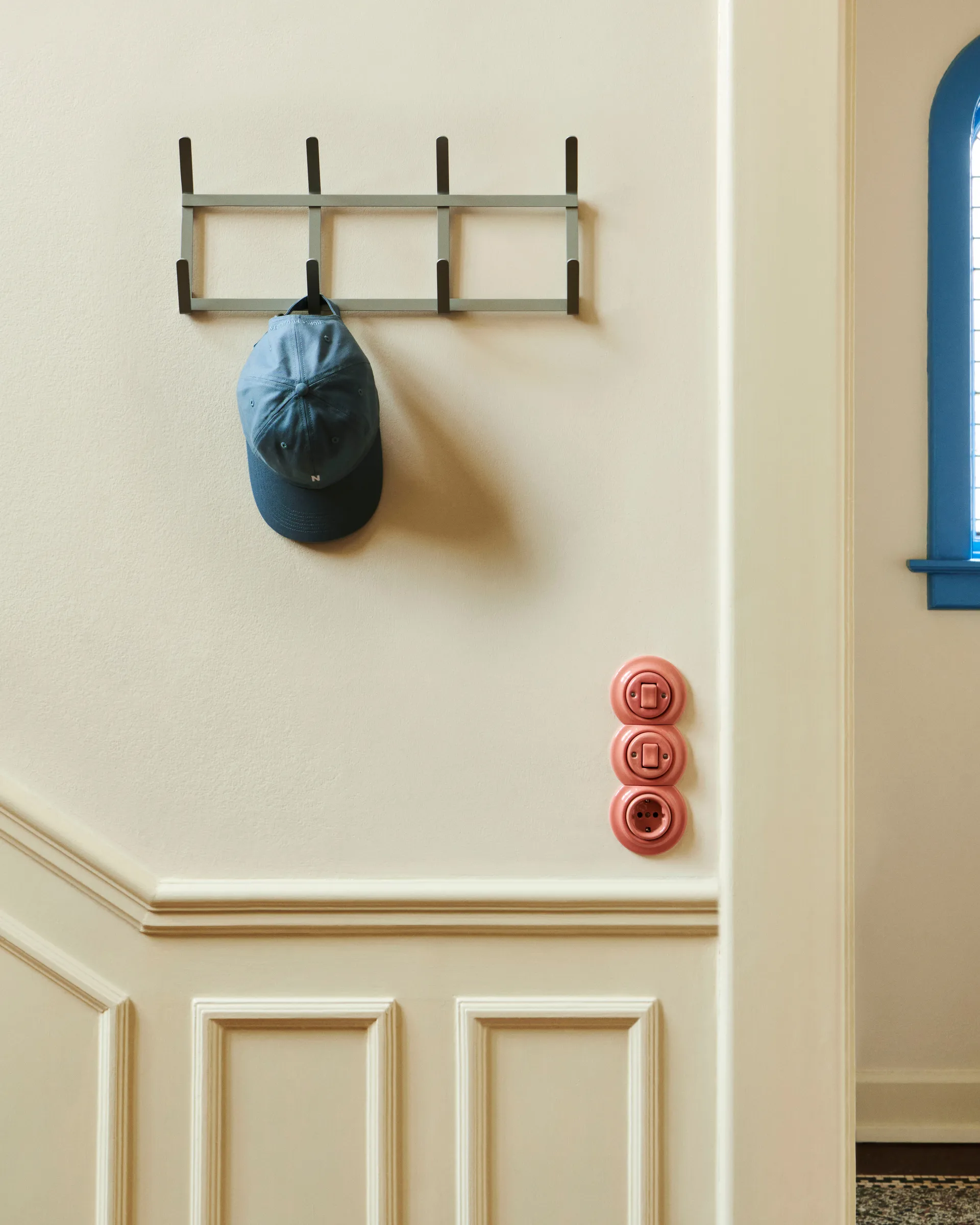 Cabideiro de parede Tape, Small metallic grey HAY