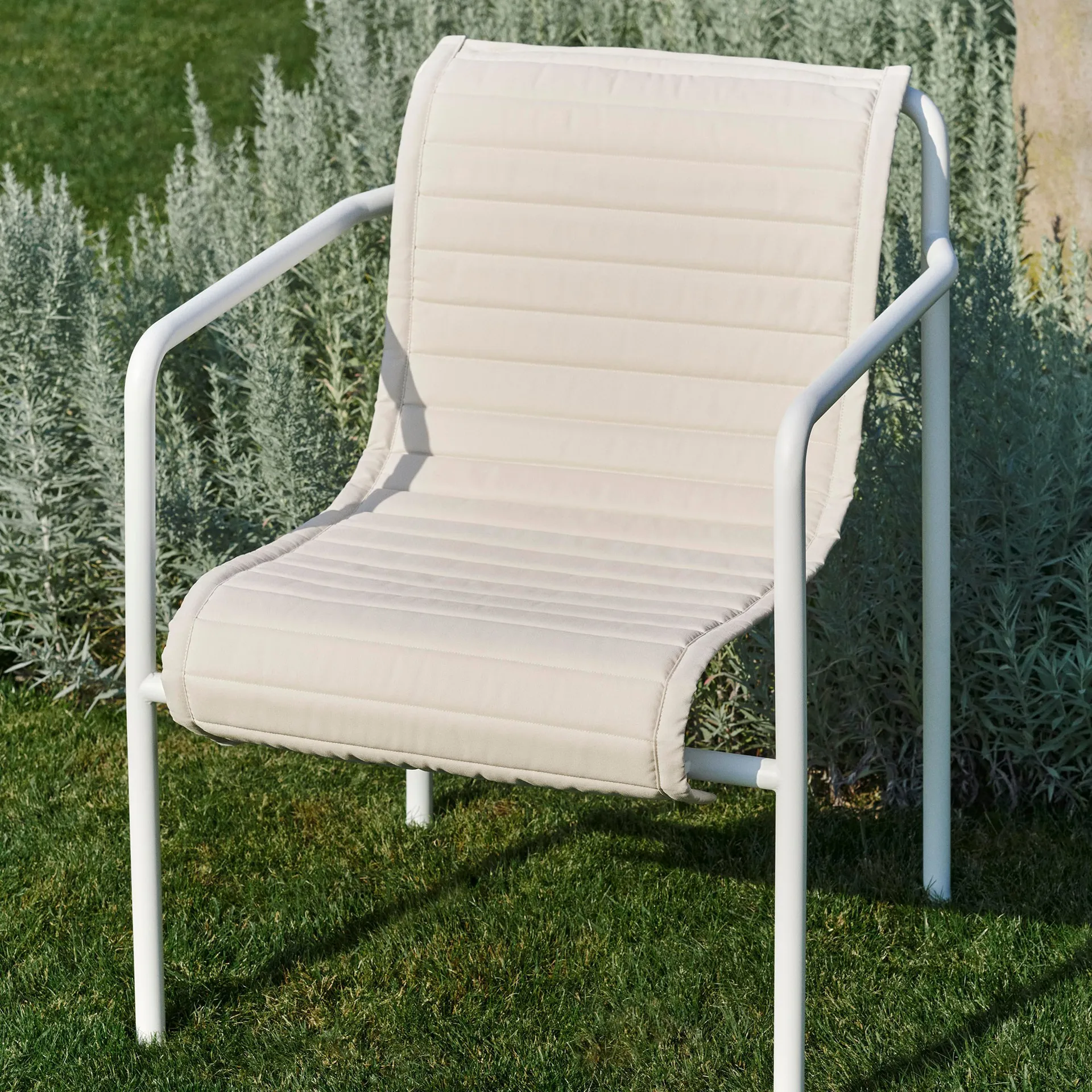 Cadeira com apoios de braços Palissade Dining, Cream white HAY