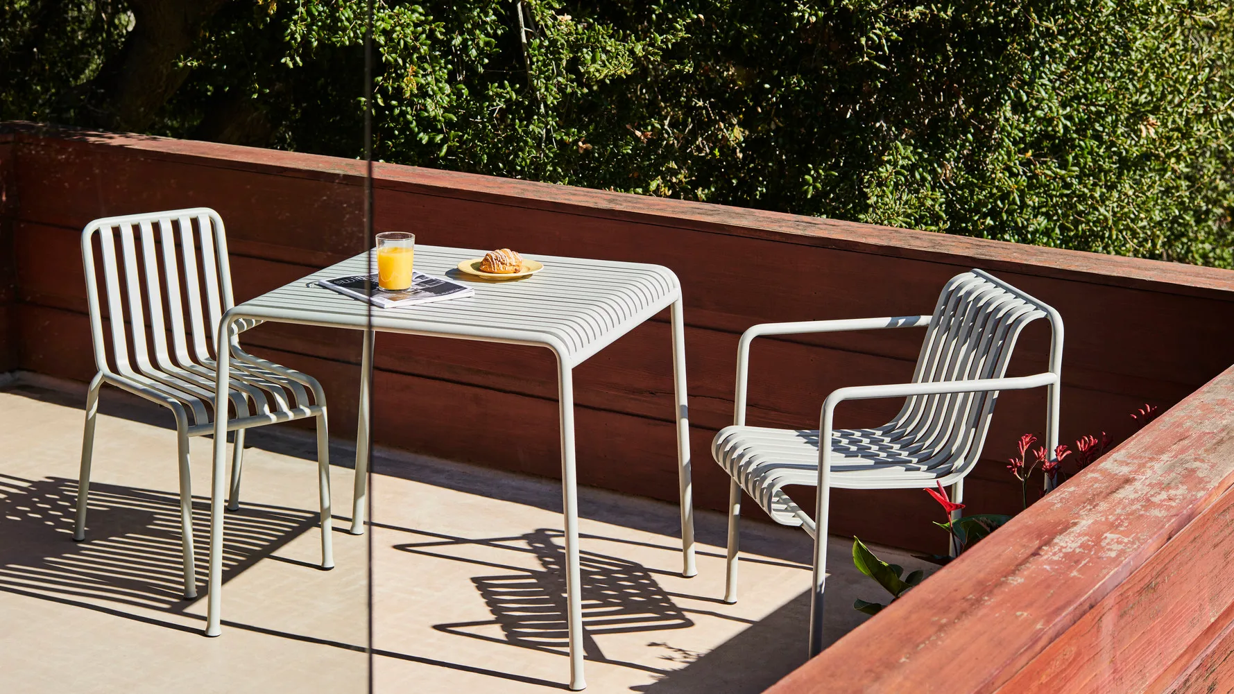 Cadeira lounge Palissade Low, Sky grey HAY