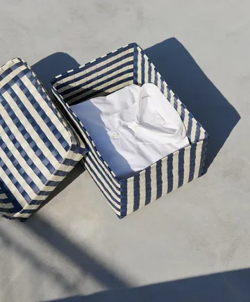 Caixa de arrumação Maxim Stripe Box M 24x33,5 cm - Blue-sand - HAY