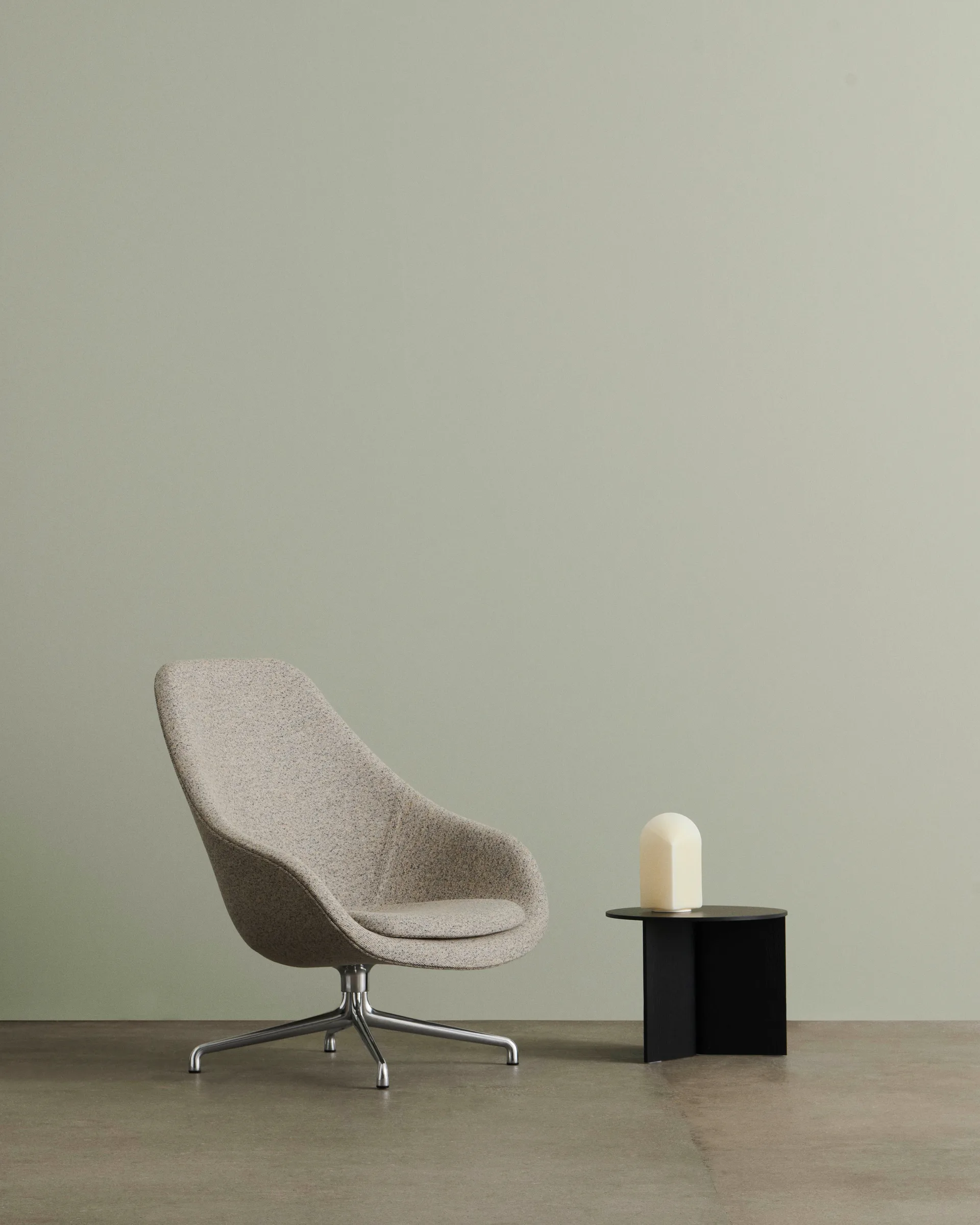 Candeeiro de mesa Parade Portable 24 cm, Shell white HAY