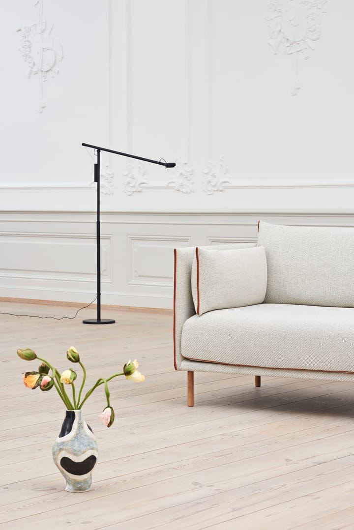 Candeeiro de pé Fifty-Fifty, Soft black HAY