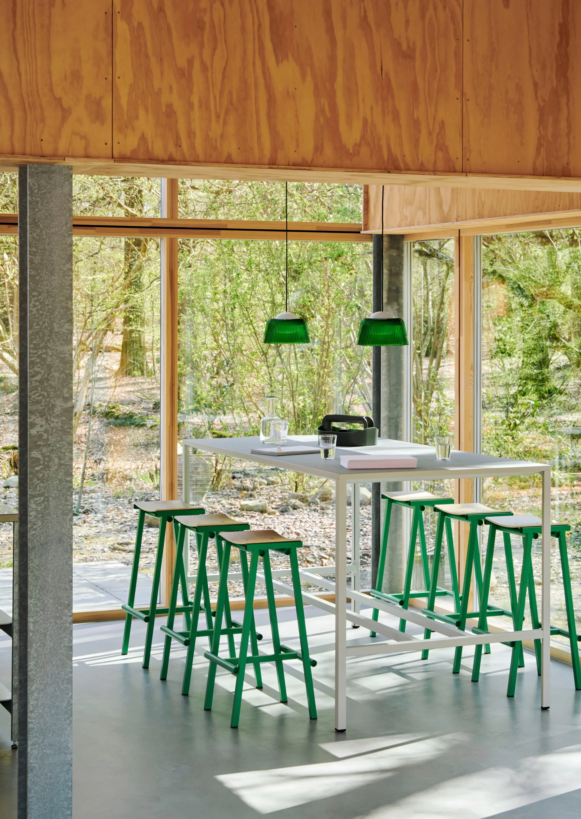 Candeeiro suspenso Brim Bottle Ø24,5 cm, Green glass HAY