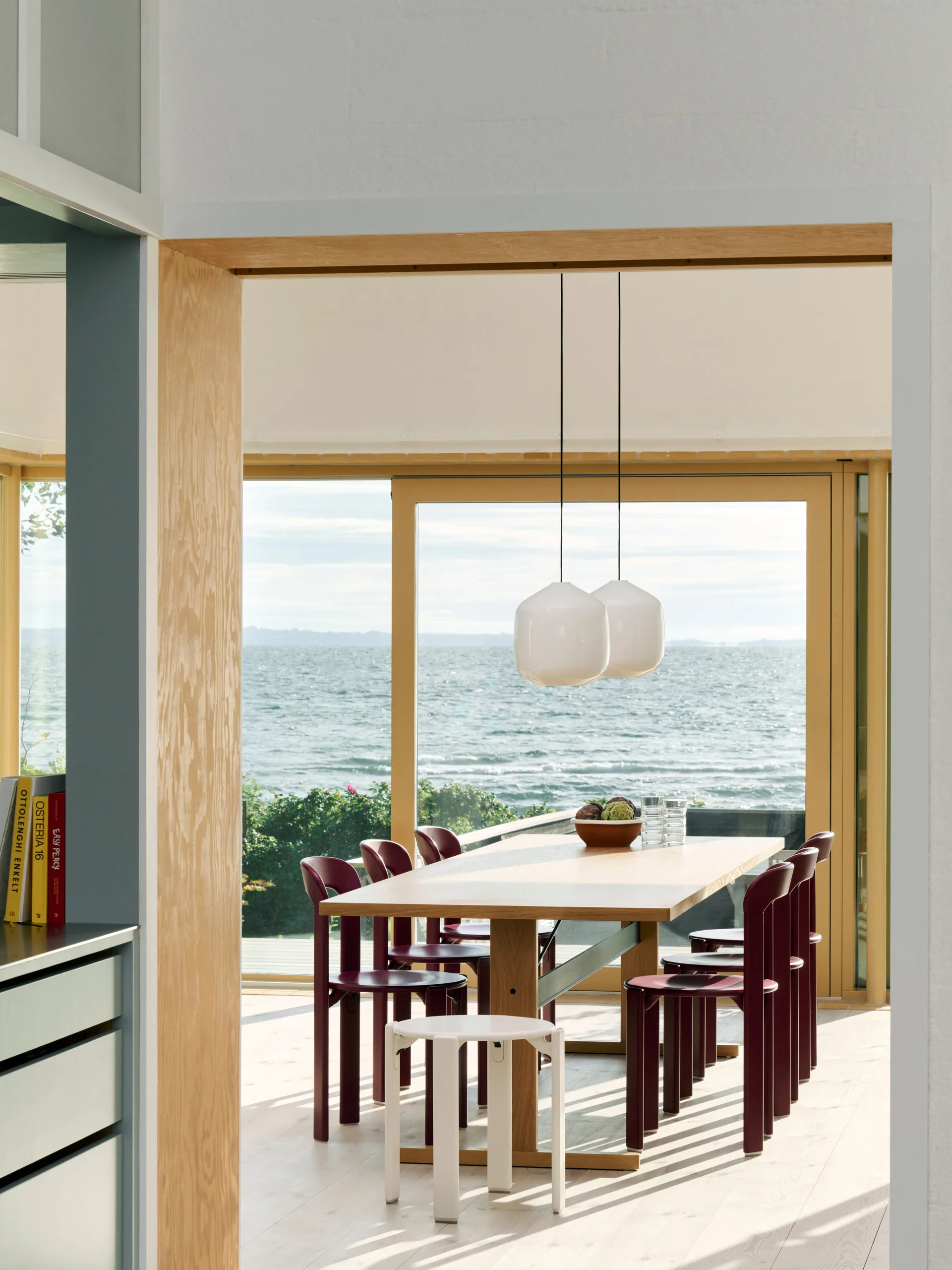 Candeeiro suspenso Buoy Ø30 cm, Opal glass-anthracite blue HAY