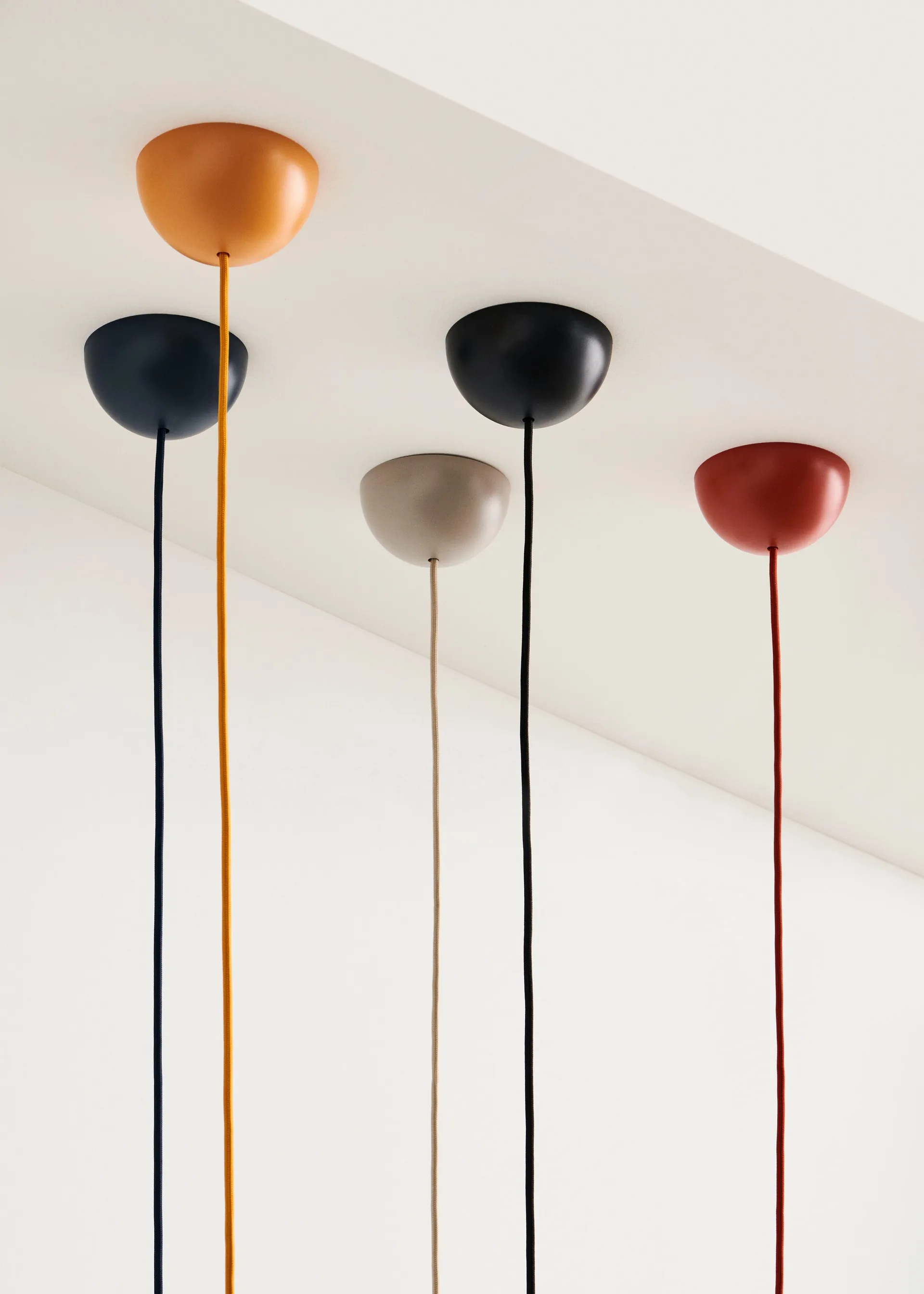 Candeeiro suspenso Common Pendant Cord set Ø12 cm, Soft black HAY