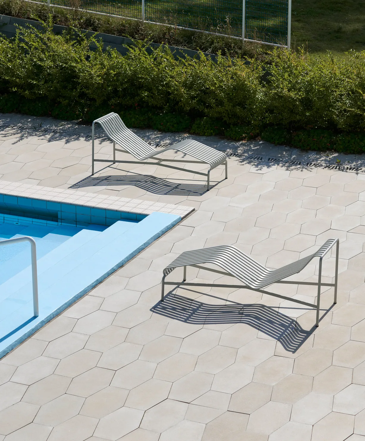 Chaise longue Palissade, Sky grey HAY