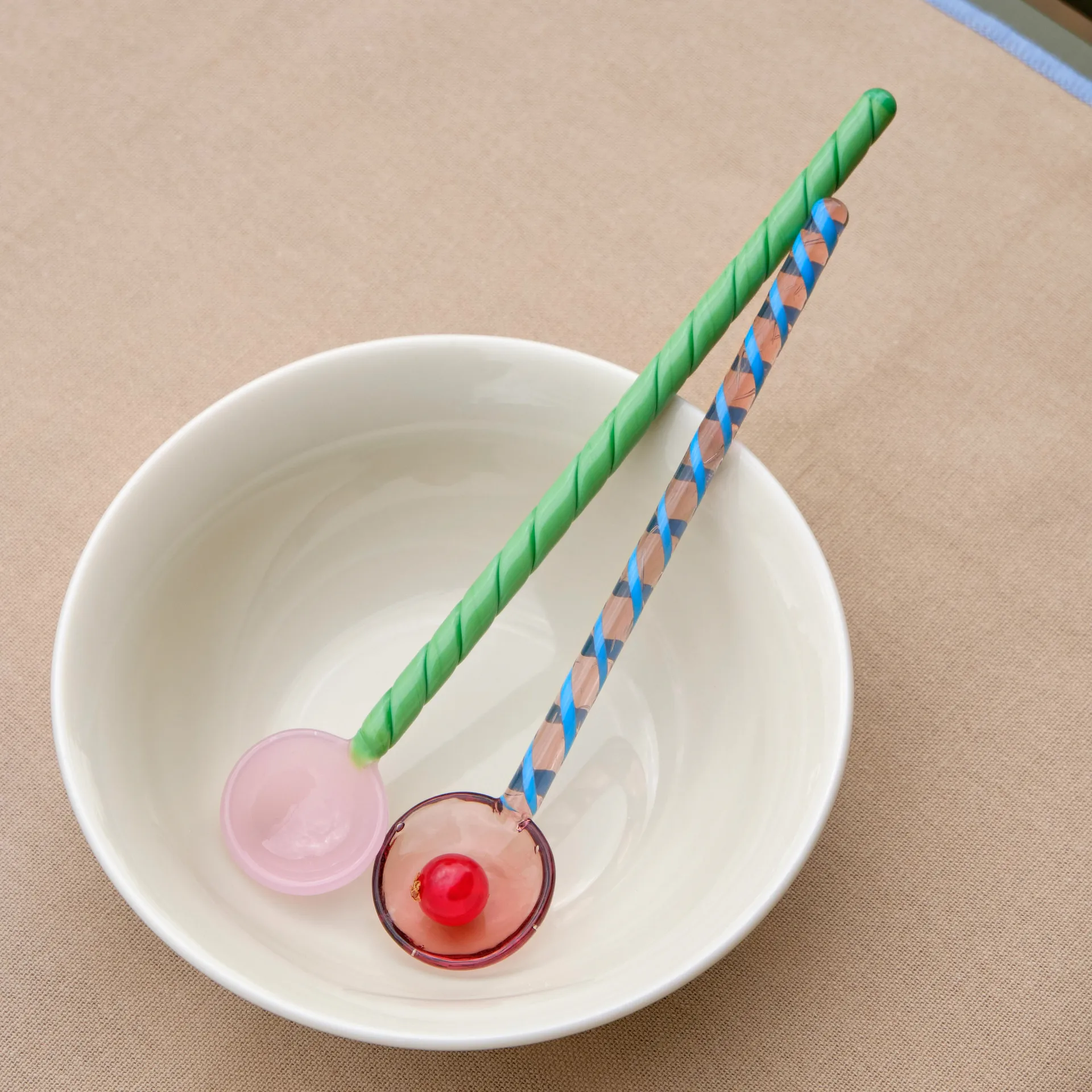 Colher de vidro Twist, 2 un., turquoise-light pink HAY