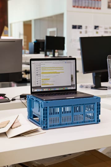 Colour Crate M 26,5x34,5 cm - Electric Blue - HAY