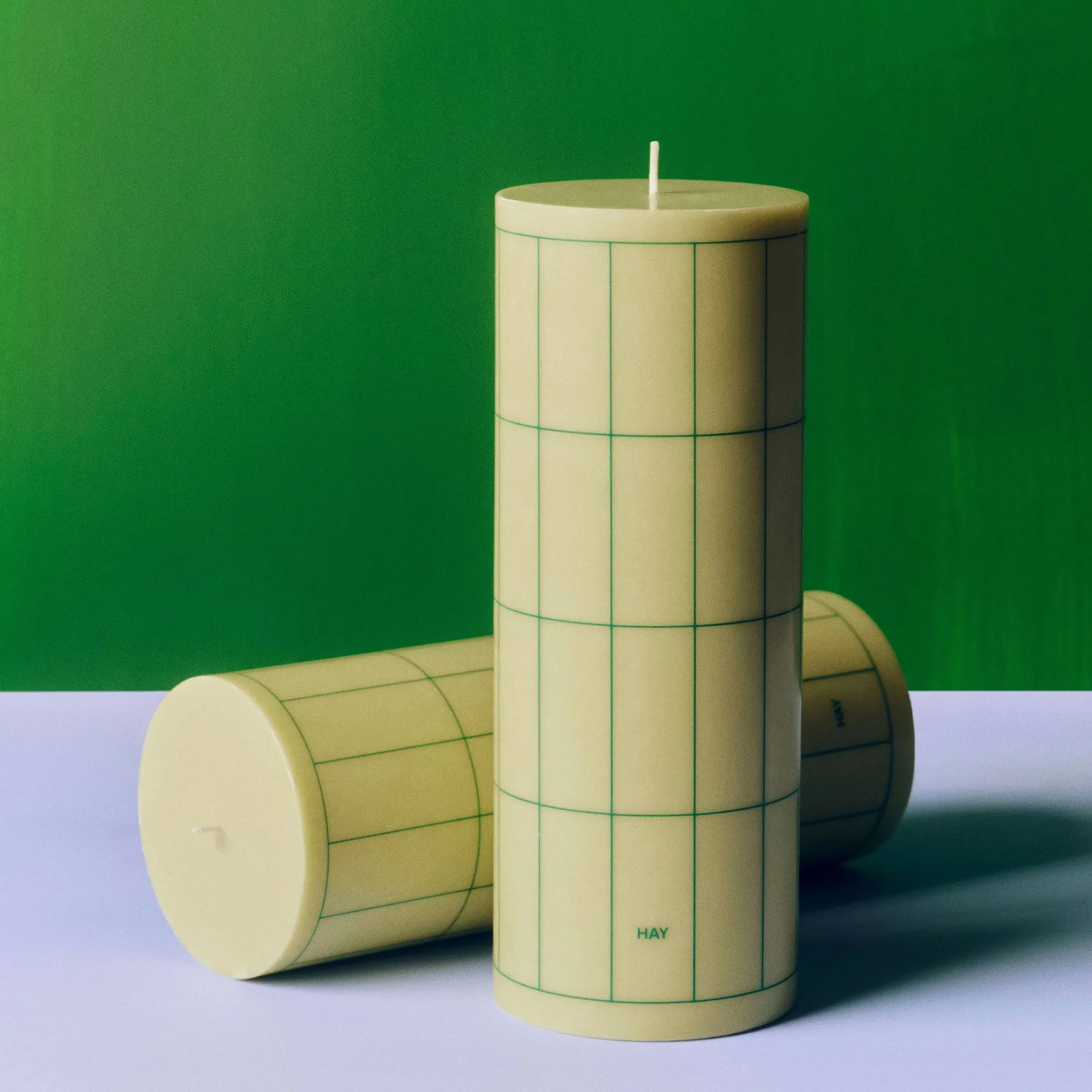 Column Candle vela grande 25 cm, Verde‑claro com padrão de quadrícula verde‑escuro HAY