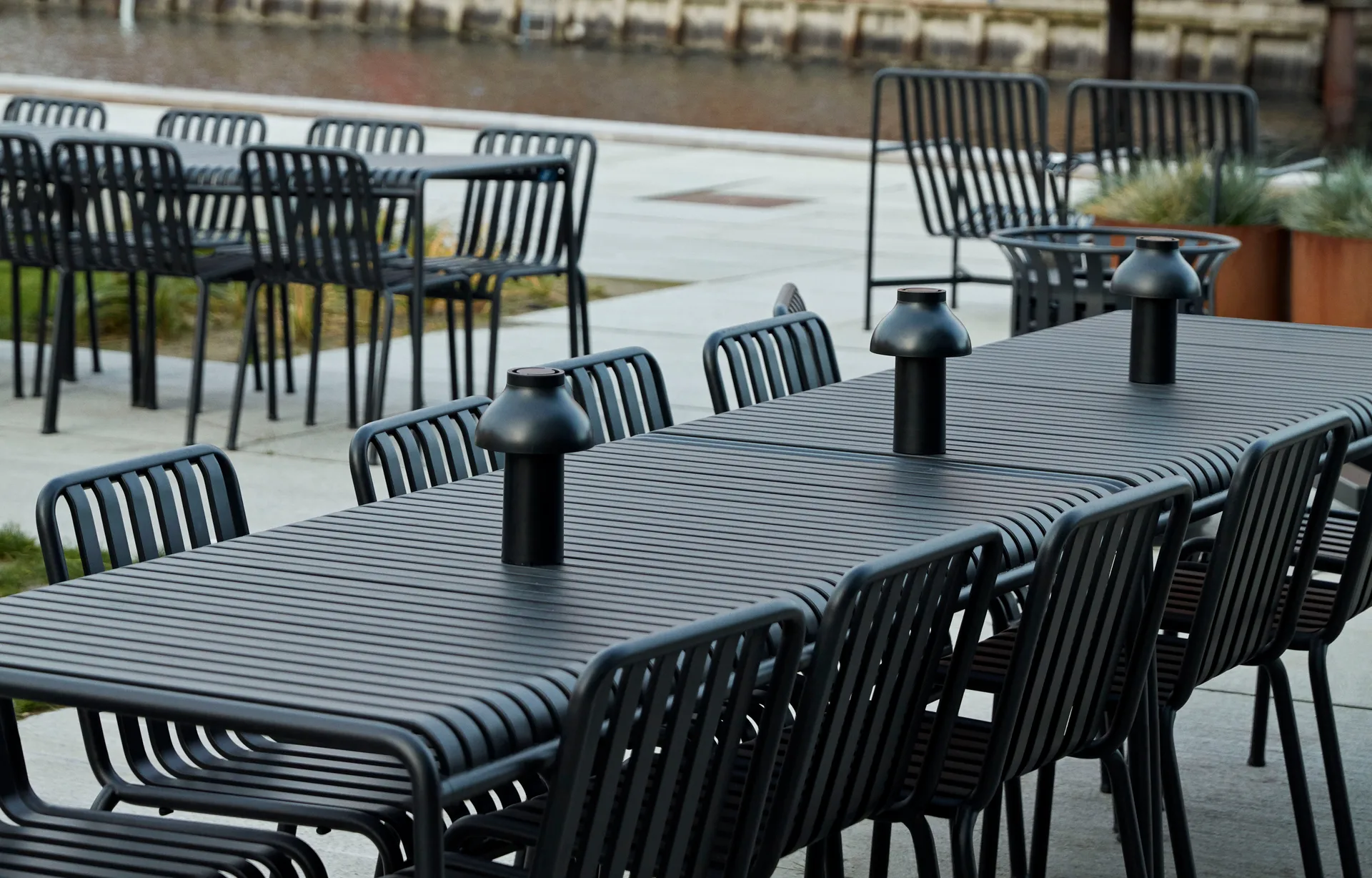 Conjunto de jantar Palissade 4 cadeiras 170x90 cm - Anthracite,  HAY
