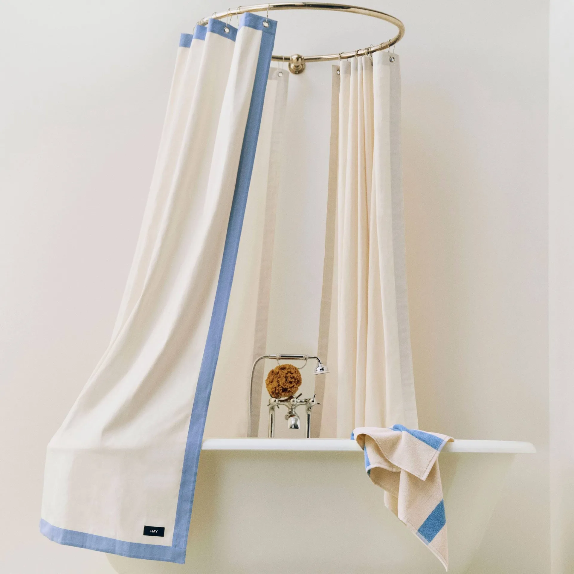 Cortina de duche Outline, Creme e azul HAY