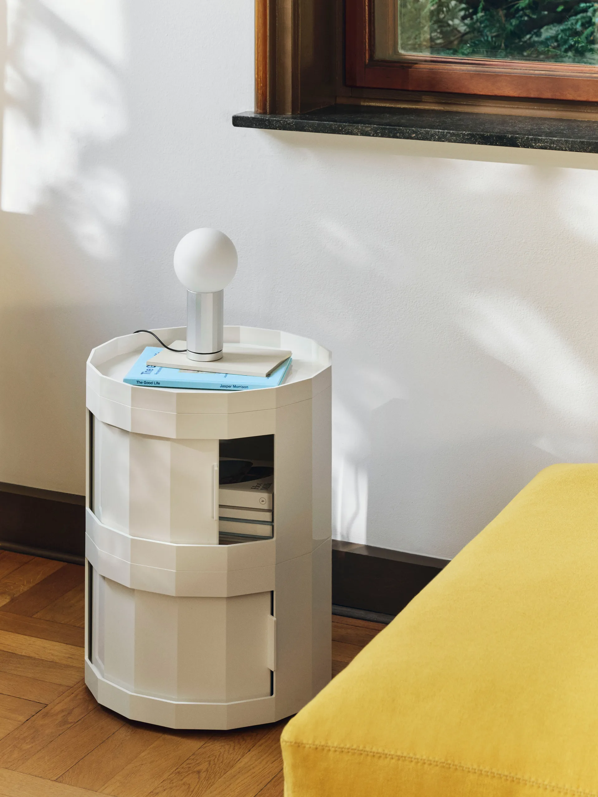 Facet Cabinet 20 mesa lateral, Casca de ovo HAY