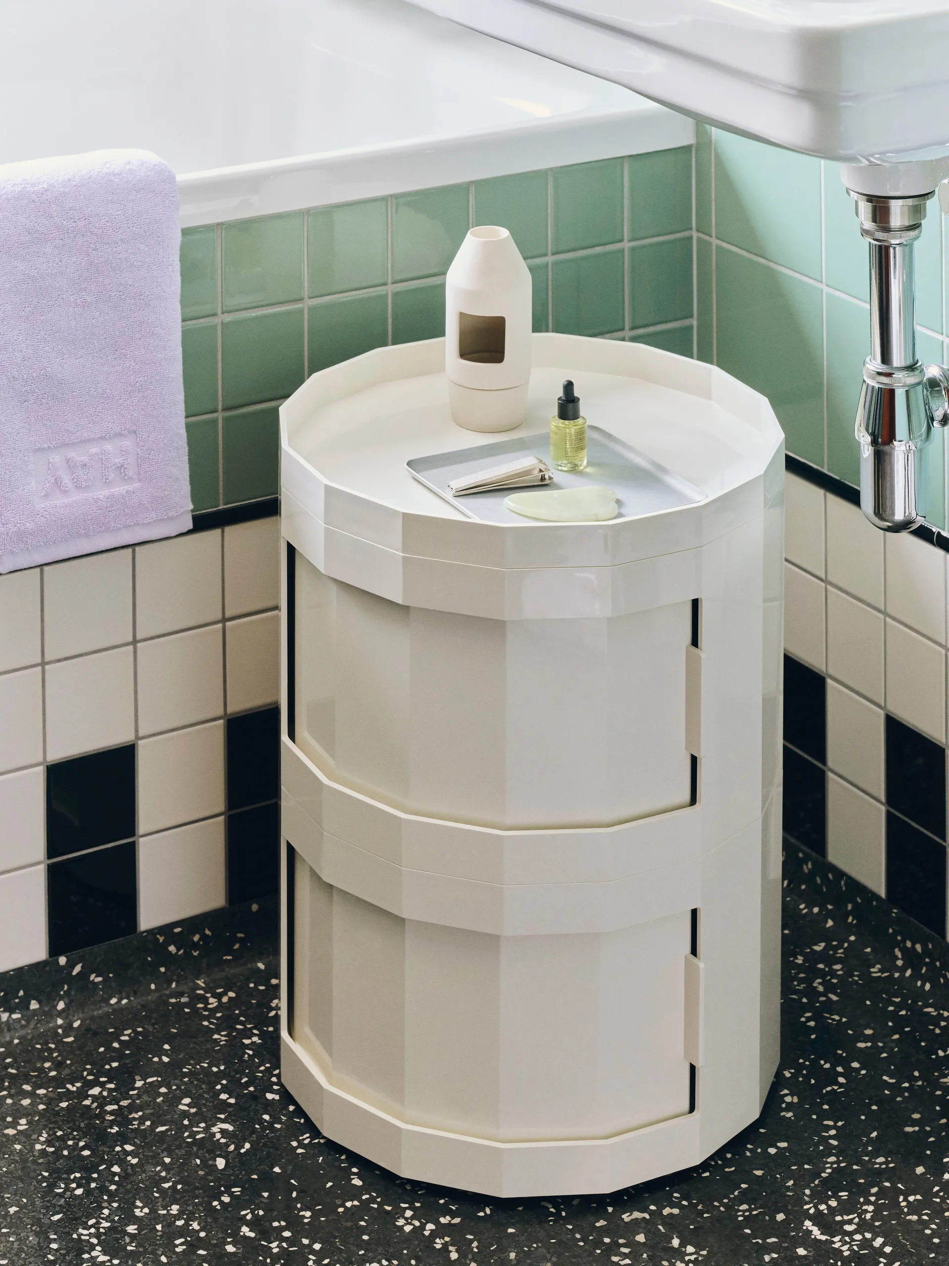 Facet Cabinet 20 mesa lateral, Casca de ovo HAY