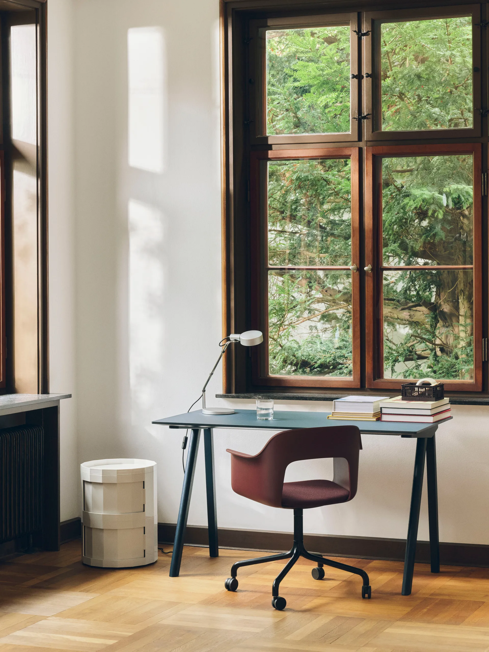 Facet Cabinet 20 mesa lateral, Casca de ovo HAY