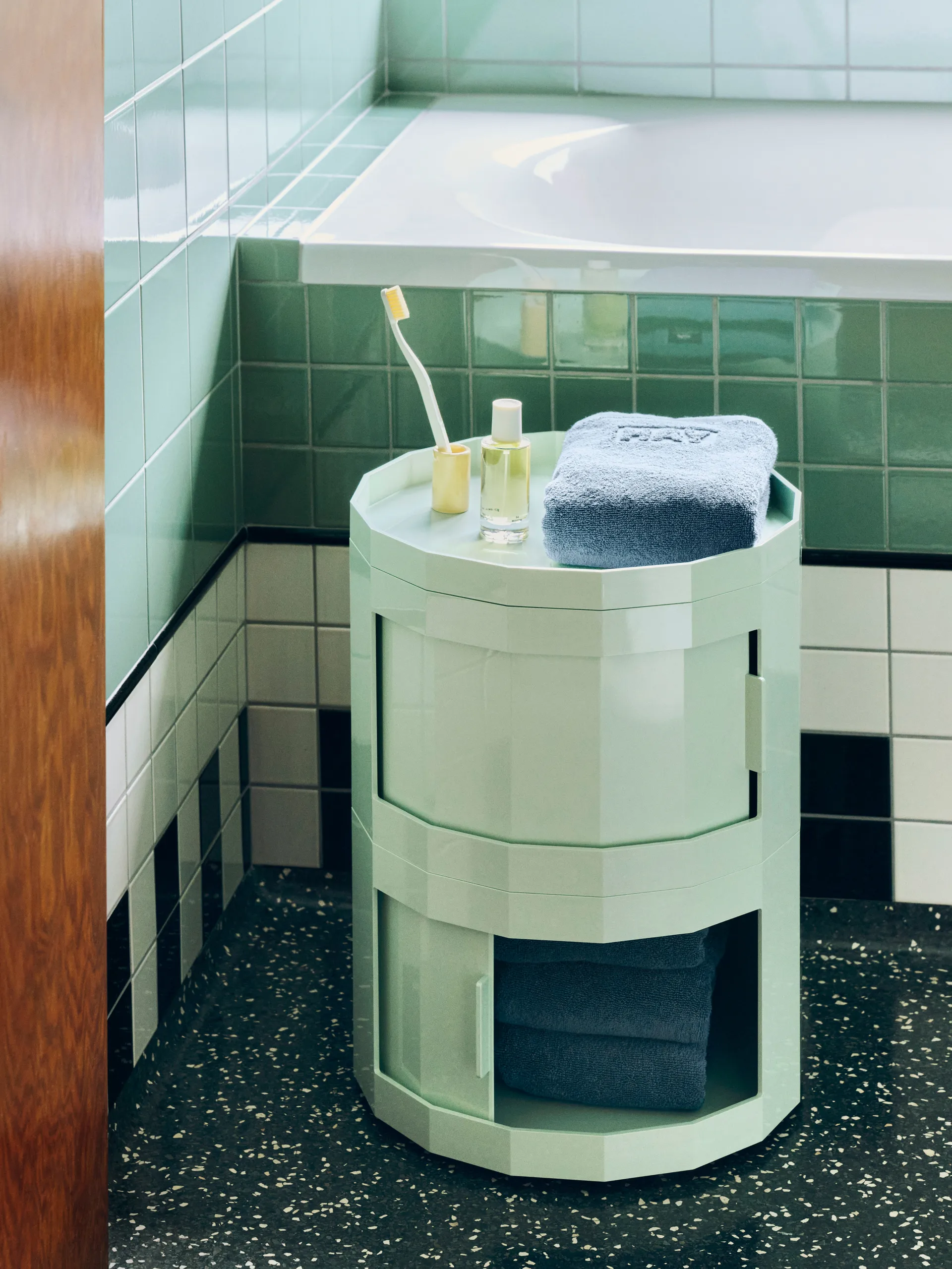 Facet Cabinet 20 mesa lateral, Soft mint HAY