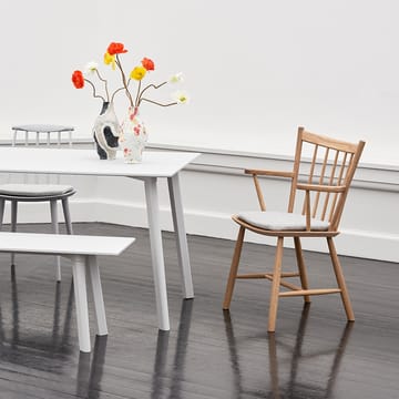 J42 cadeira com braços  - Black lacquered beech - HAY