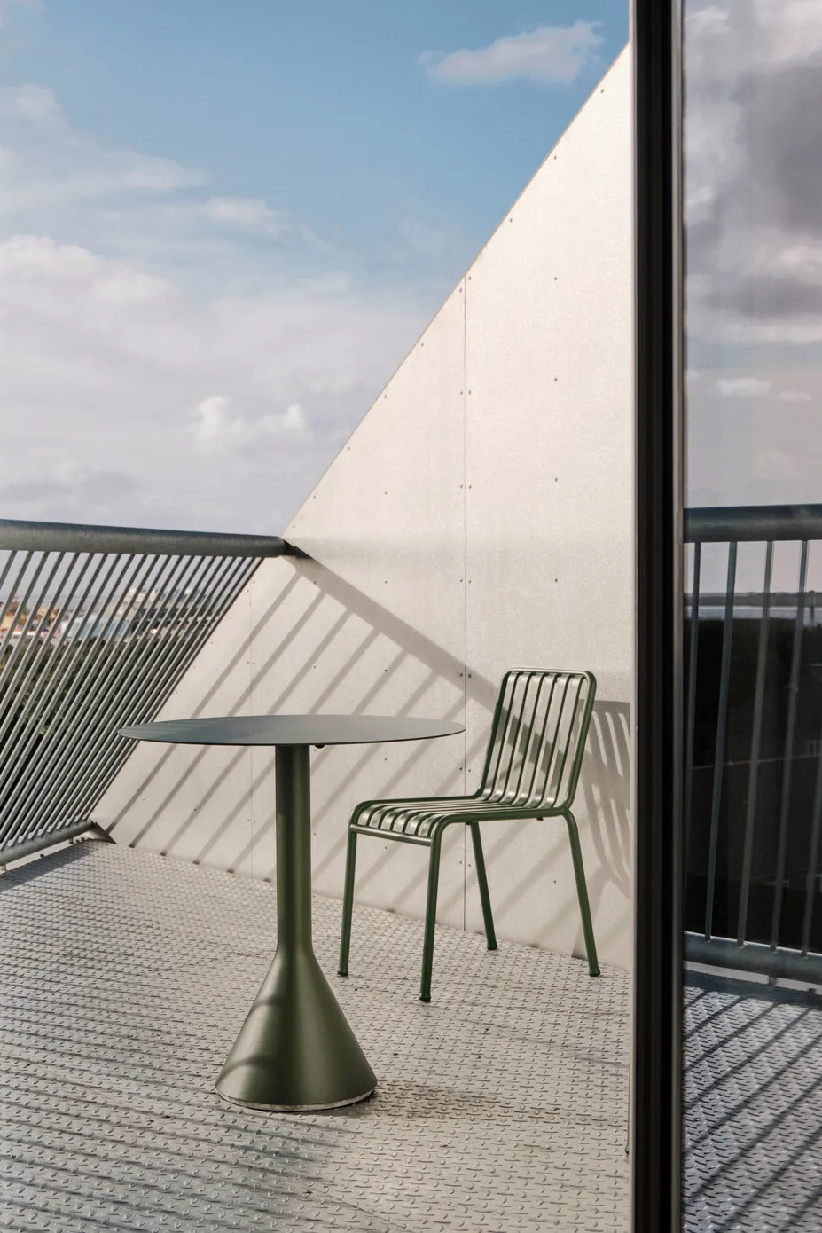 Mesa de café redonda Palissade Cone, Olive, ø70 HAY