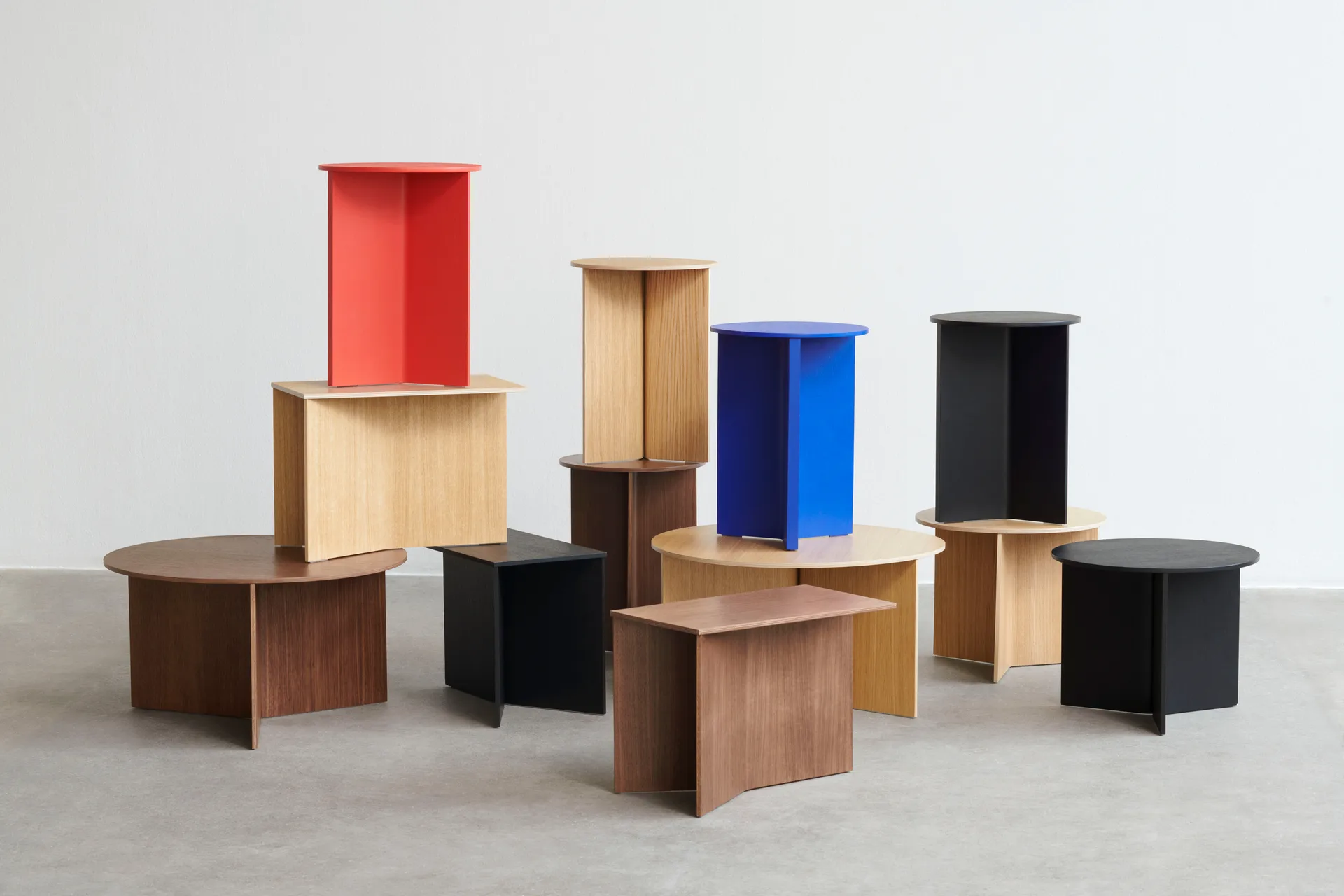 Mesa de centro Slit Ø45 cm, Lacquered oak HAY