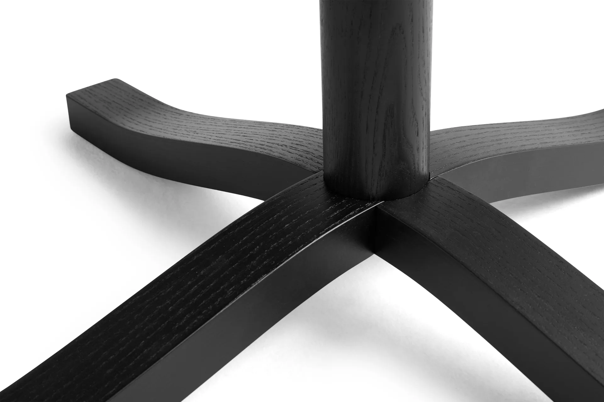 Mesa de jantar Pastis Table Ø90, Black lacquered ash HAY