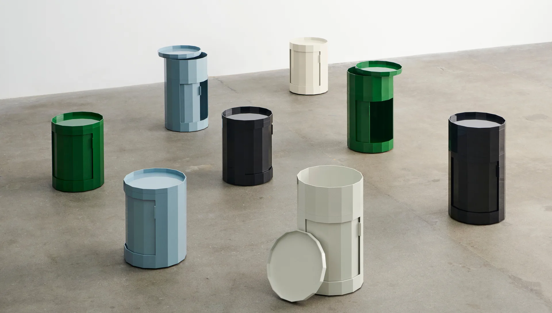 Mesa lateral Facet Cabinet 100, Spinach green HAY