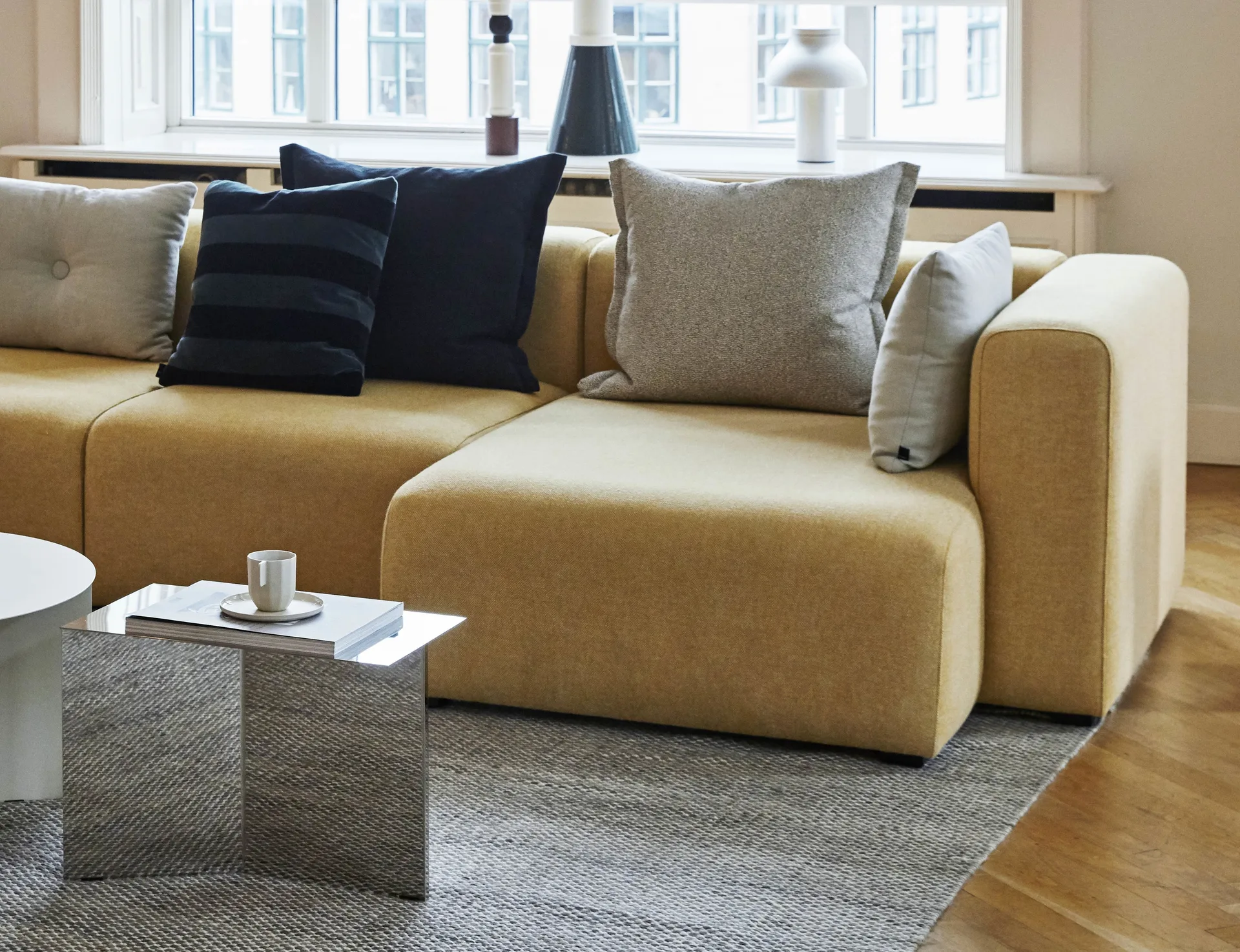 Mesa lateral Slit Oblong 27,5x49 cm, Mirror polished steel HAY