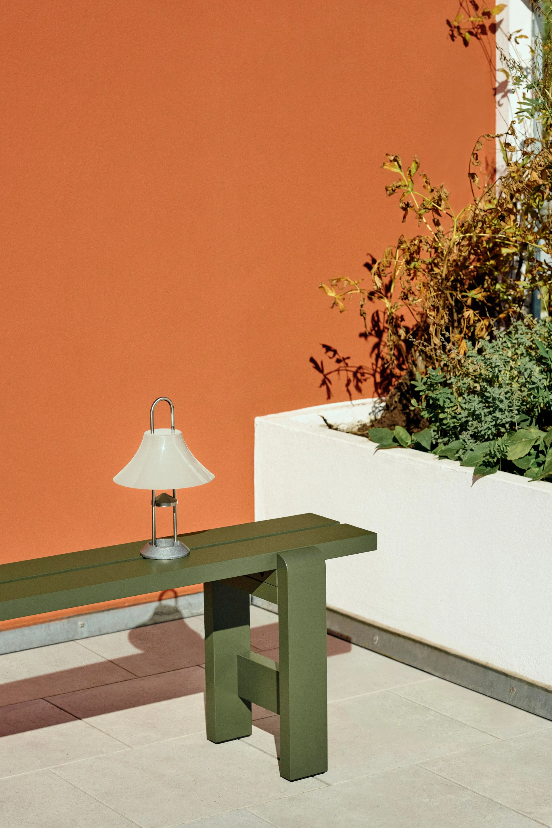 Mousqueton candeeiro de mesa portátil 30.5 cm, Oyster branco HAY