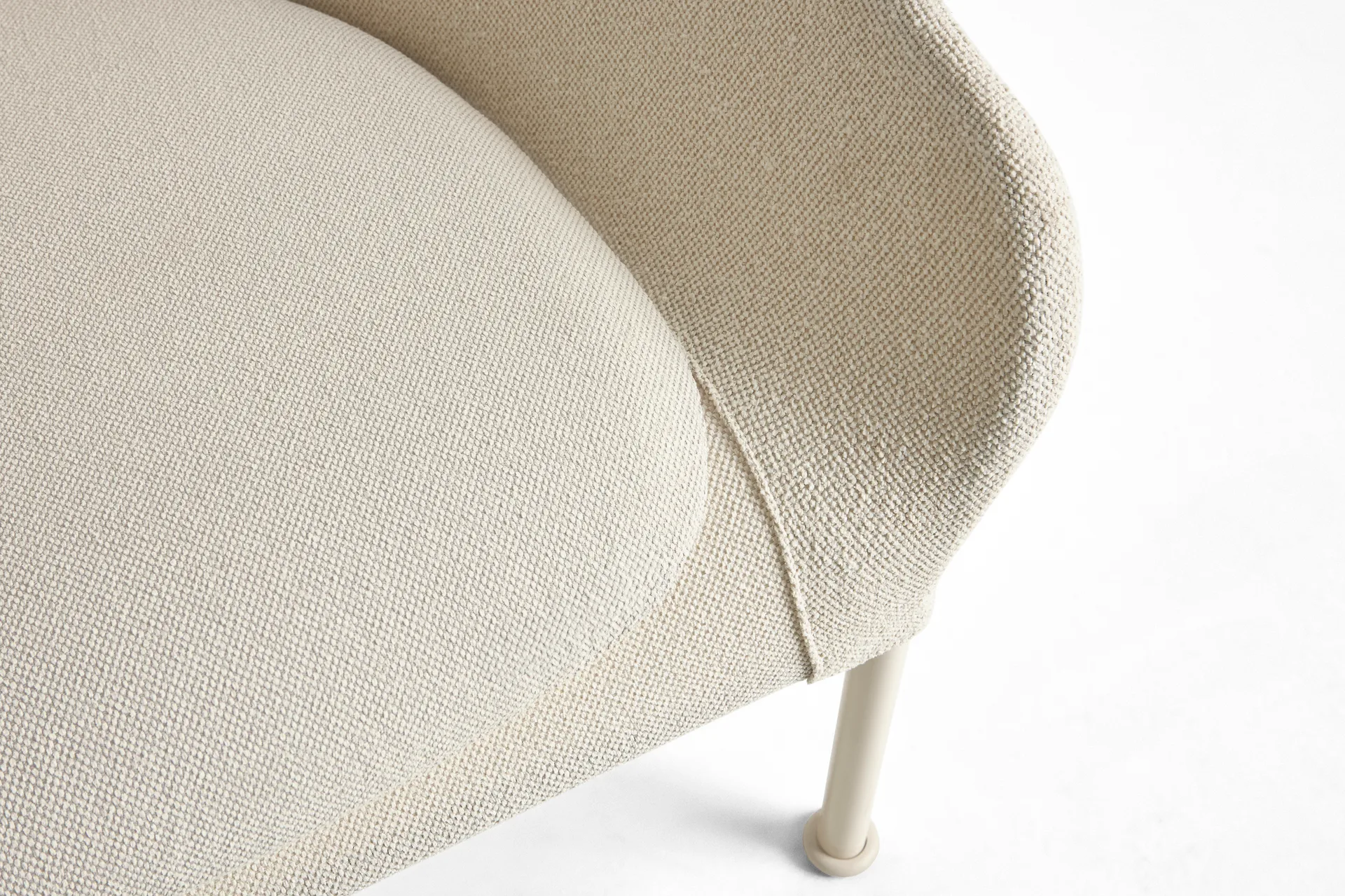 O2 Lounge Chair poltrona, Creme suave-aço lacado eggshell HAY