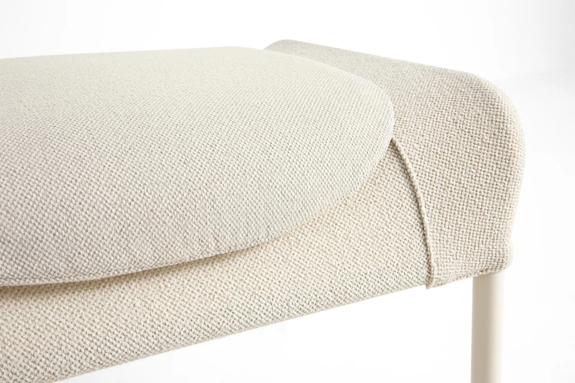 O2 Ottoman pufe, Creme suave-aço lacado eggshell HAY