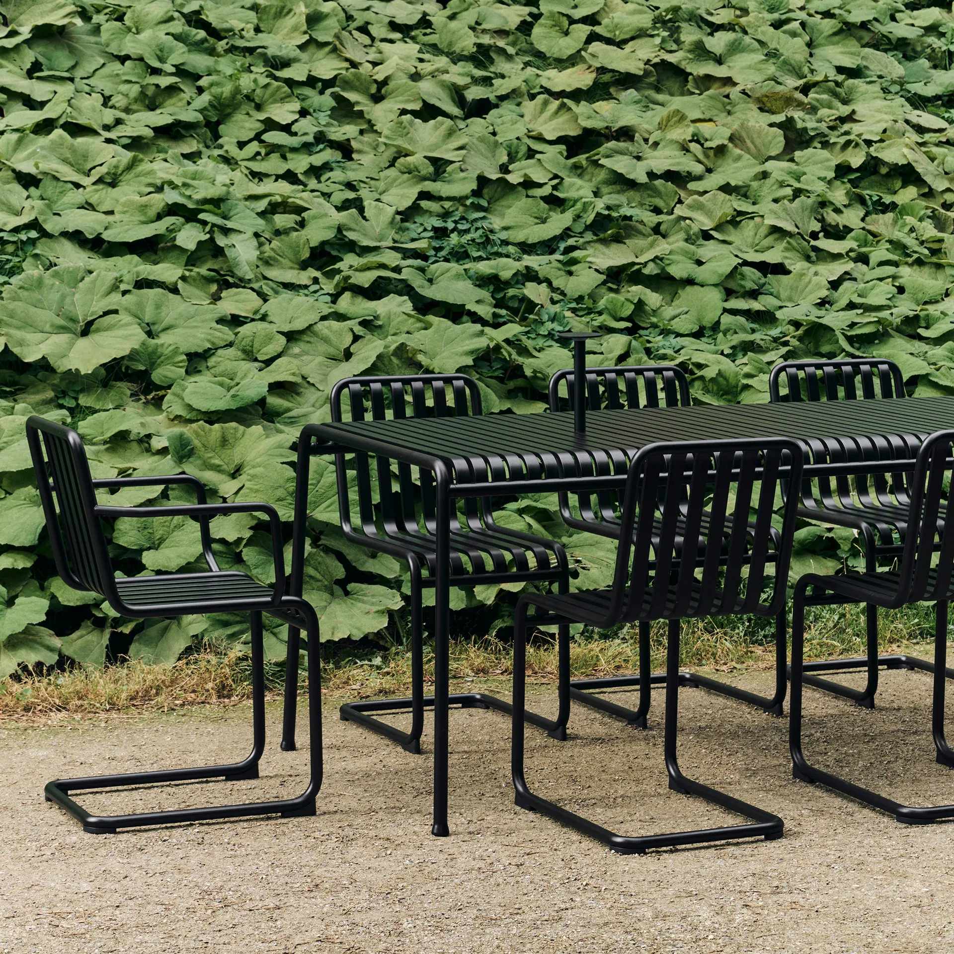 Palissade Cantilever cadeira com braços, Antracite HAY