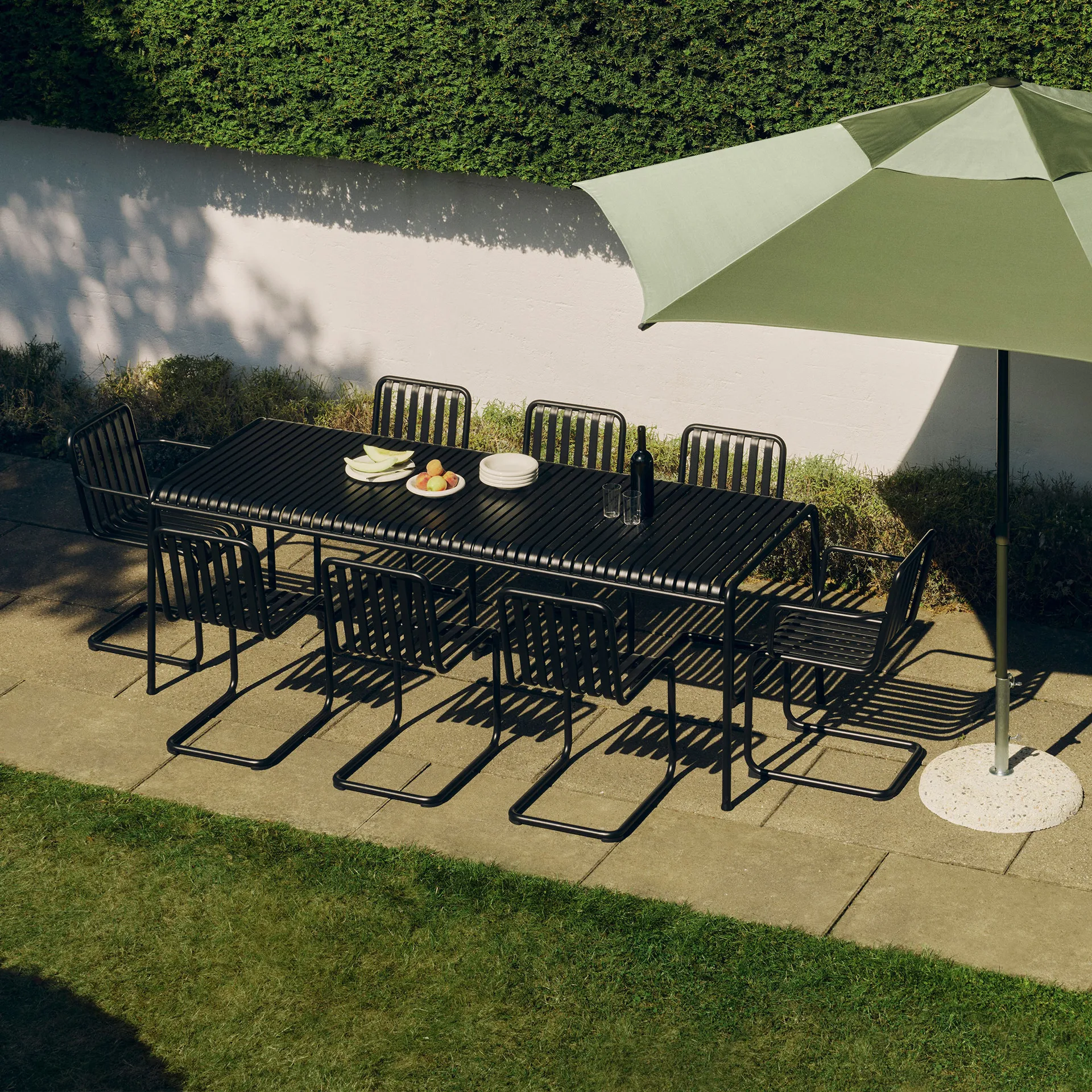 Palissade Cantilever cadeira com braços, Antracite HAY