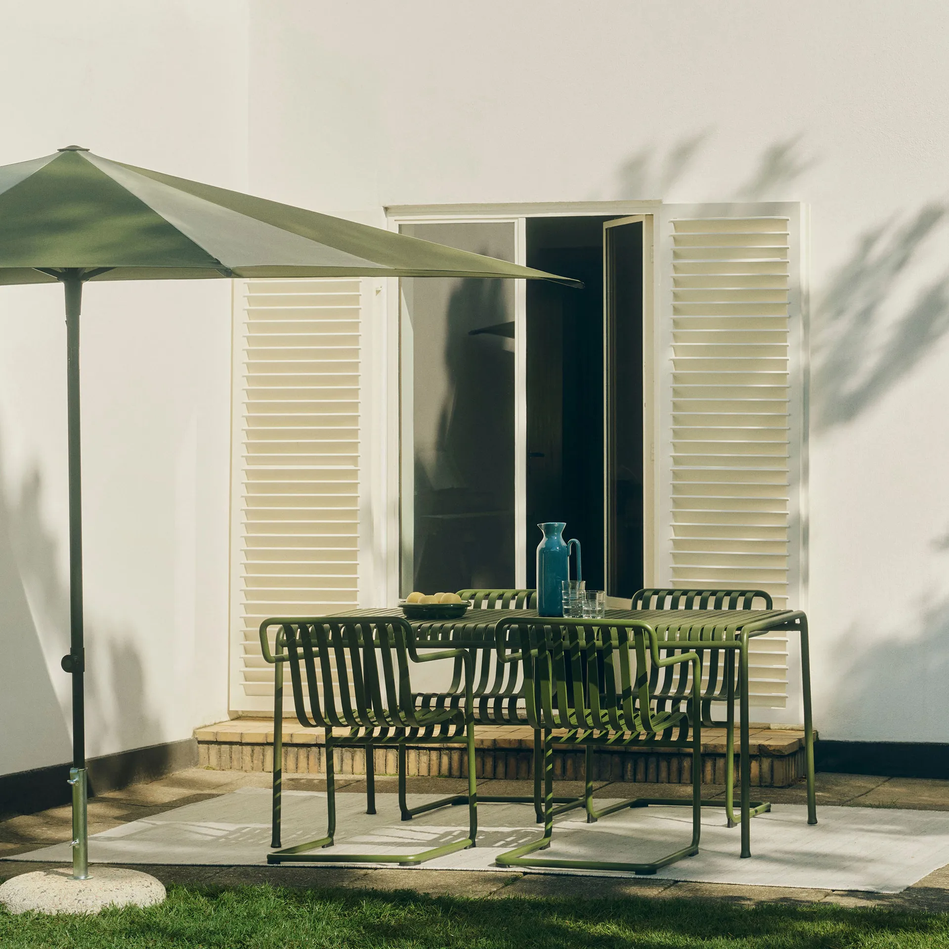 Palissade Cantilever Dining cadeira com braços, Azeitona HAY