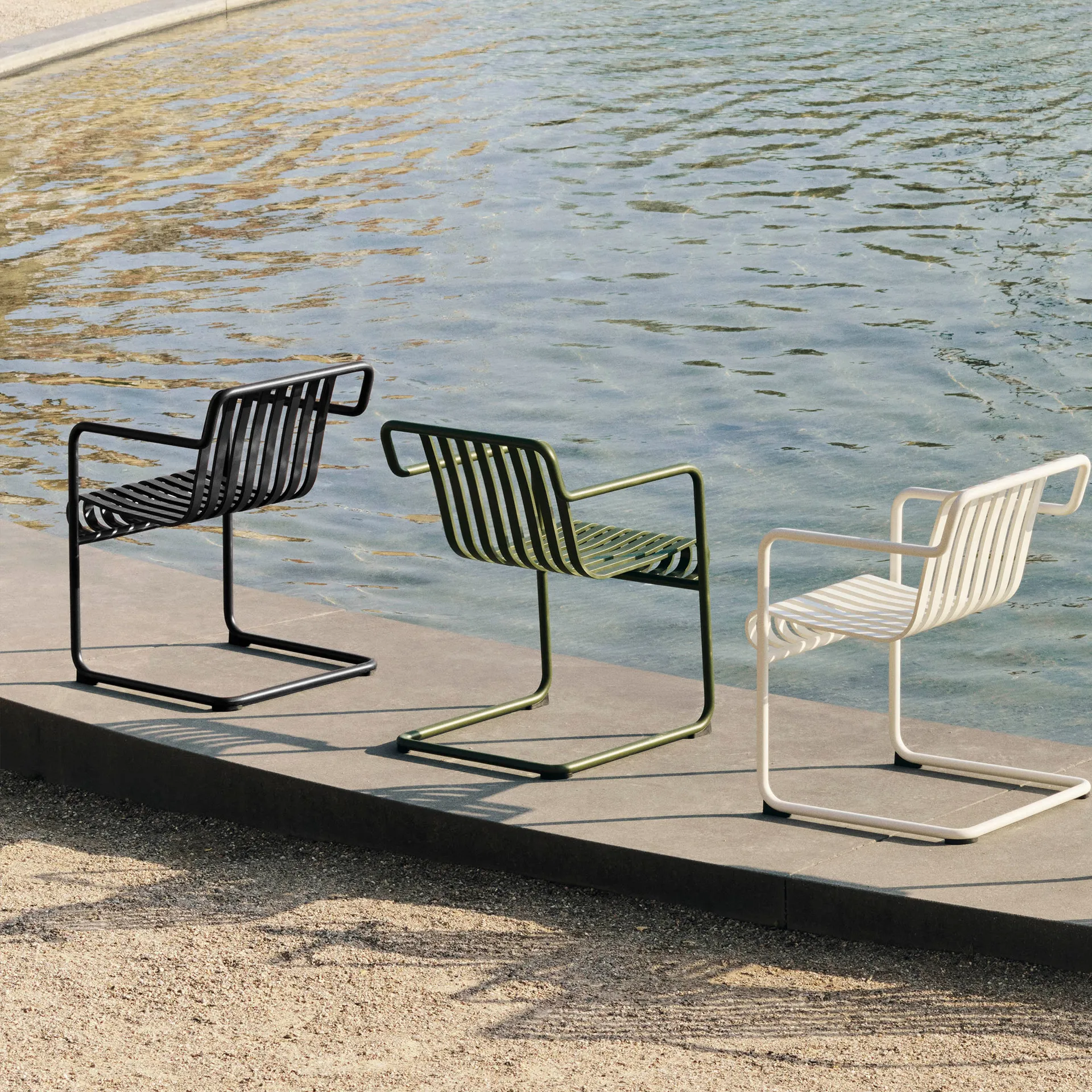 Palissade Cantilever Dining cadeira com braços, Azeitona HAY