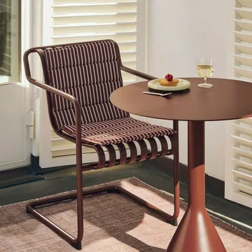 Palissade Cantilever Dining cadeira com braços - Vermelho ferro - HAY