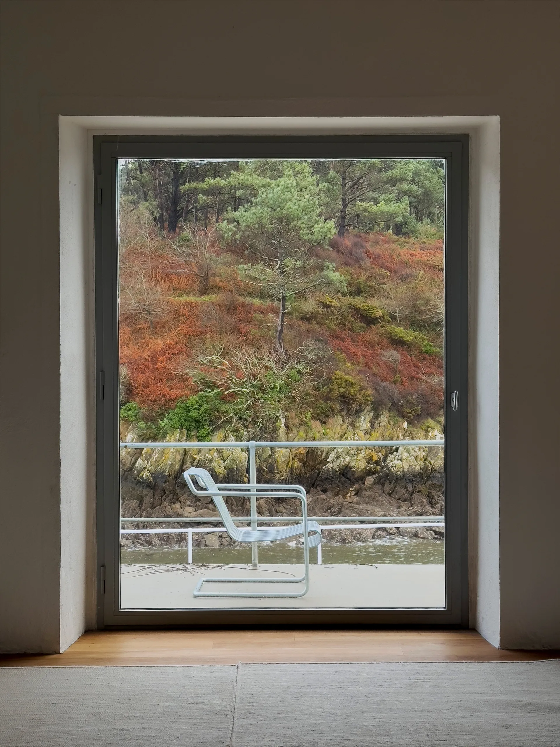 Palissade Cantilever Low poltrona lounge, Aço galvanizado a quente HAY