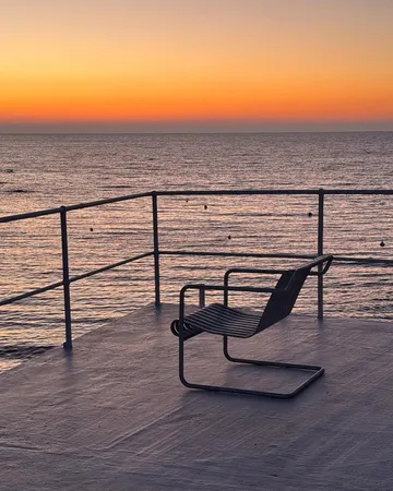 Palissade Cantilever Low poltrona lounge - Aço galvanizado a quente - HAY