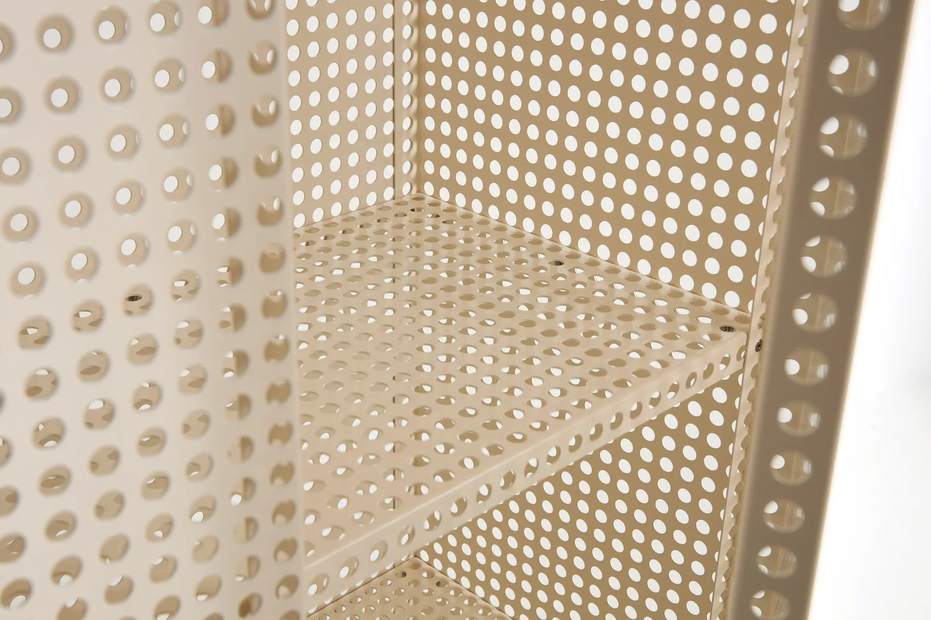 Perforated Cabinet armário grande, Casca de ovo HAY