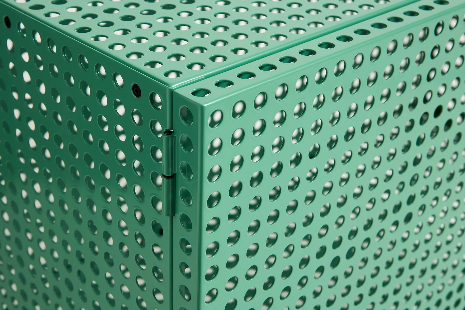Perforated Cabinet armário pequeno, Jade suave HAY