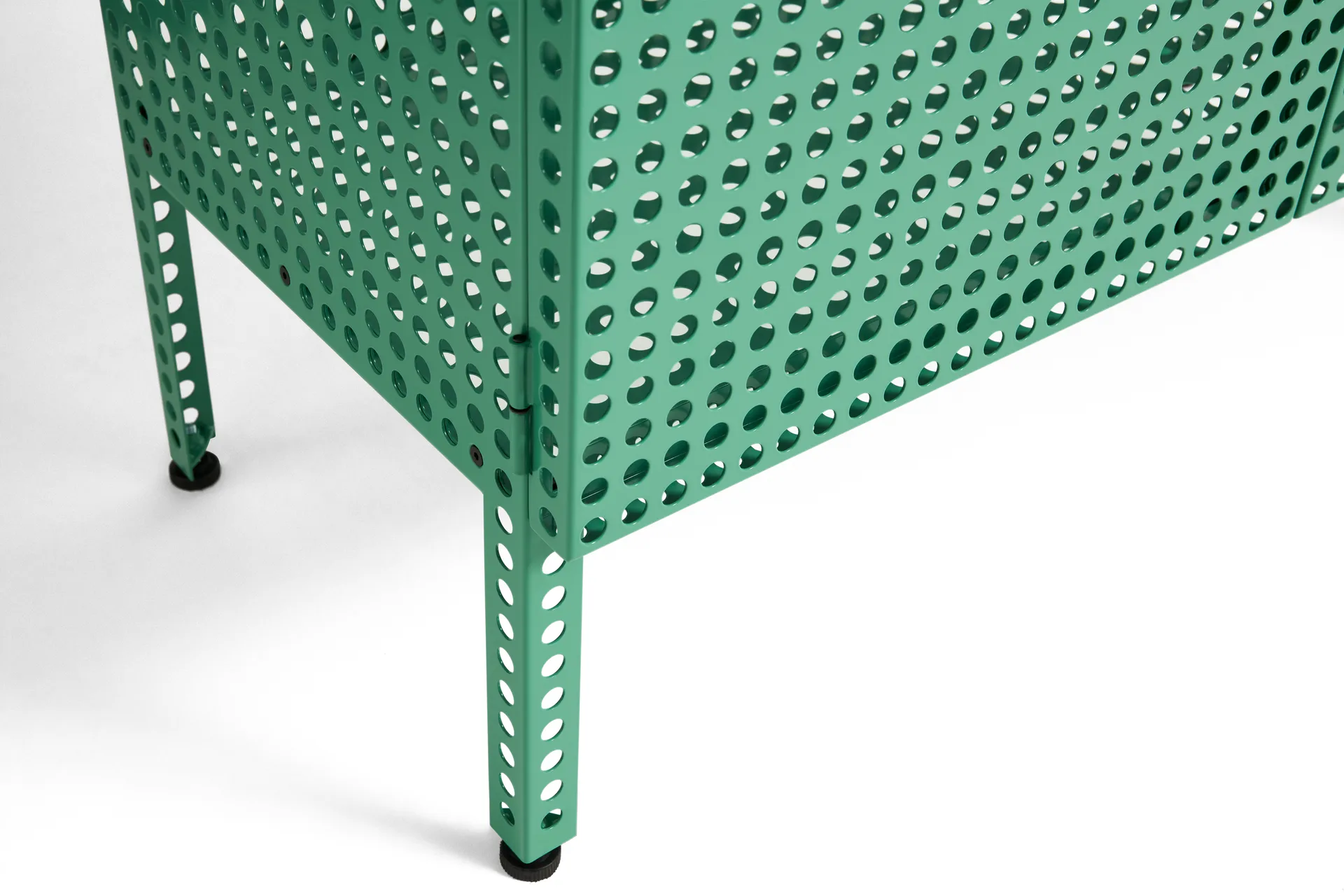 Perforated Cabinet armário pequeno, Jade suave HAY