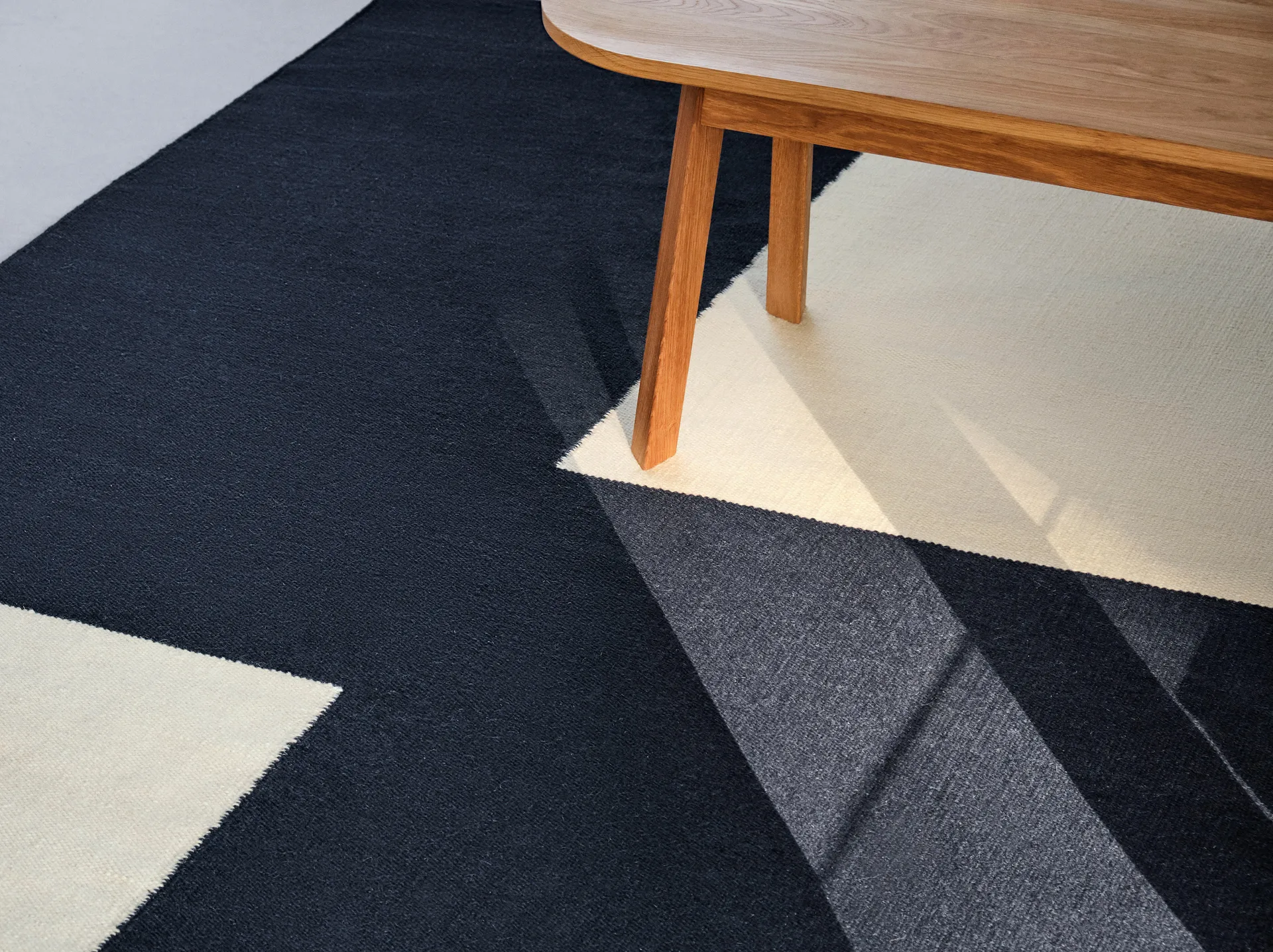 Tapete Ethan Cook Flat Works 170x240 cm, Blue offset HAY