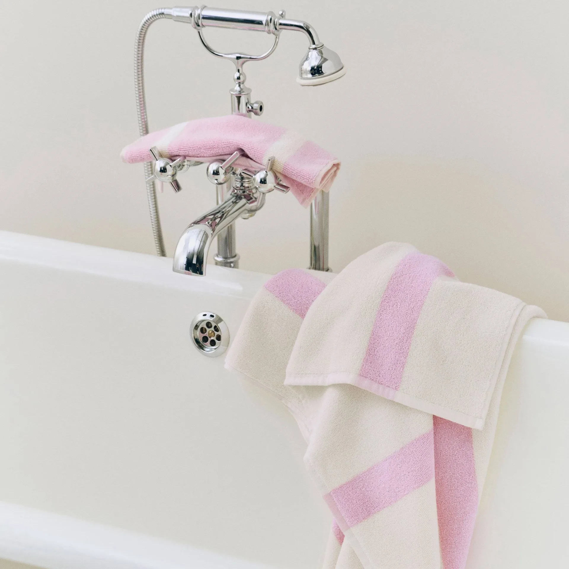 Toalha Stripe, Cool pink, 70x140 cm HAY