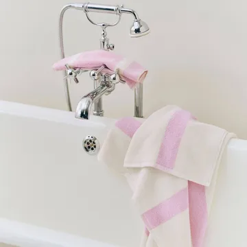 Toalha Stripe - Cool pink, 70x140 cm - HAY