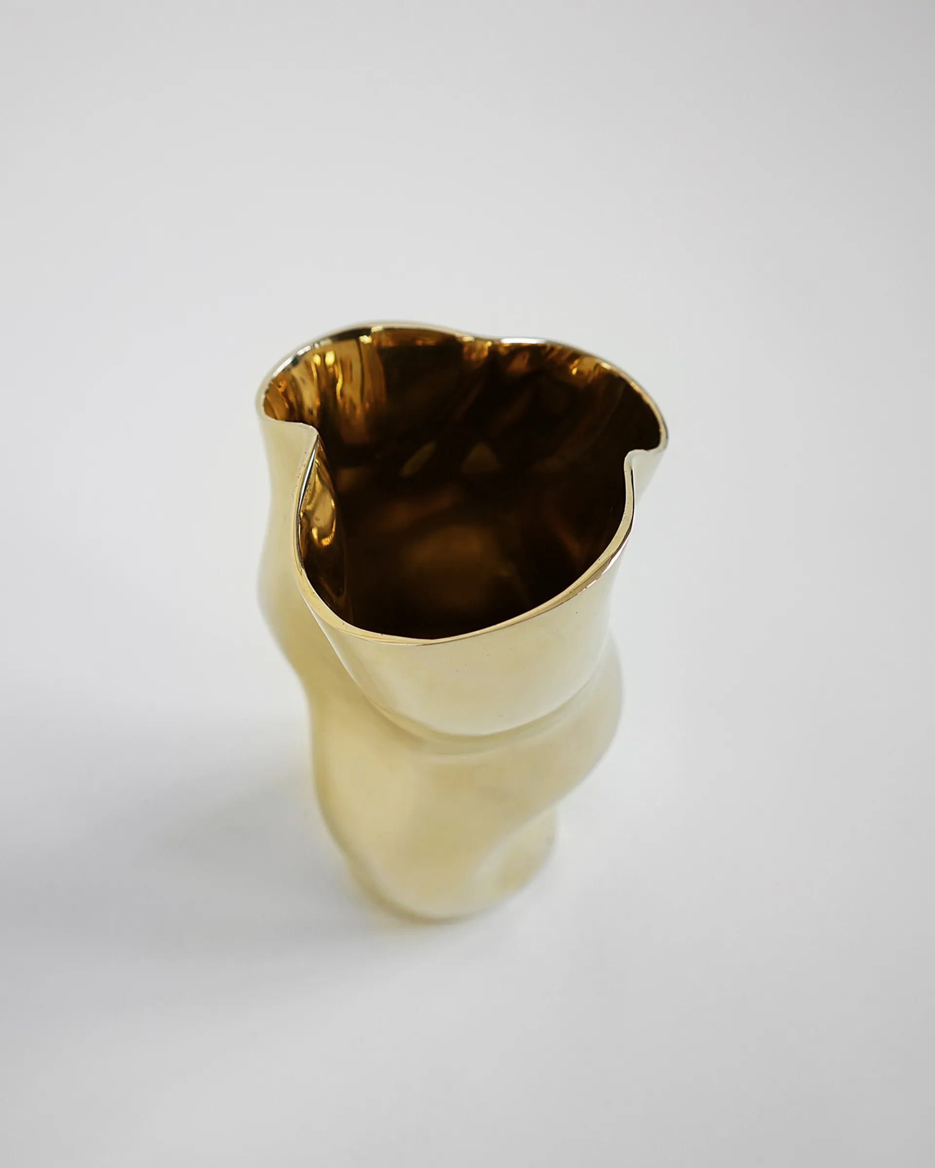Vaso Ostrea 25, Latão  Hein Studio