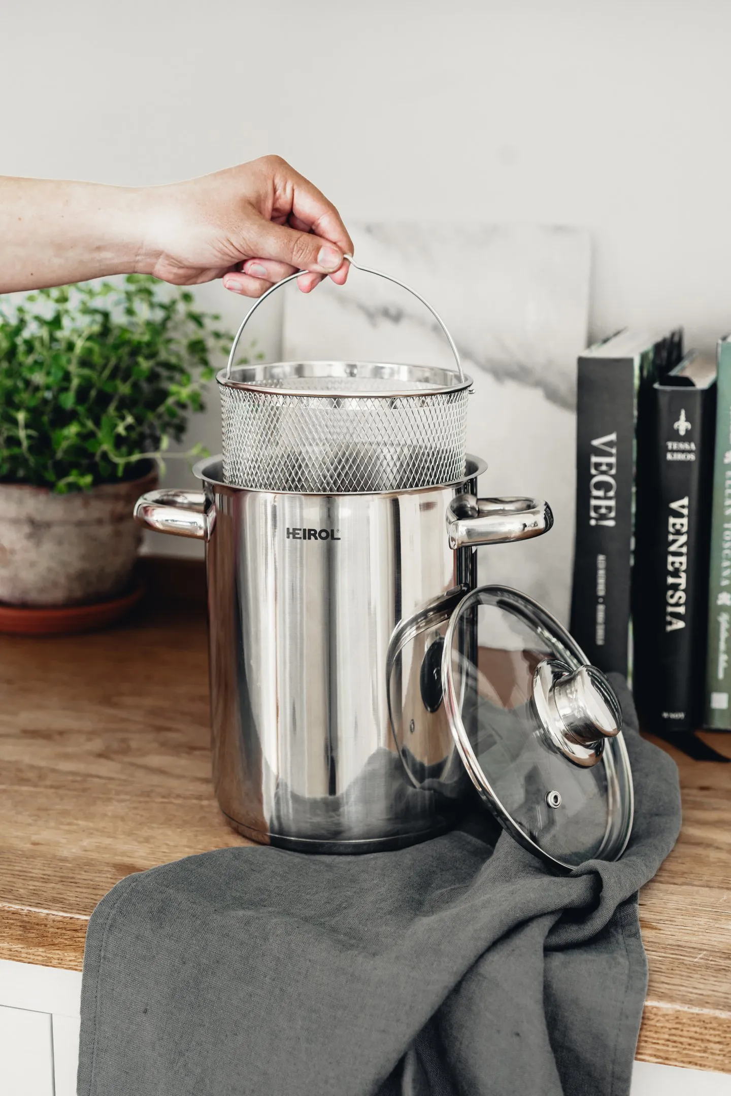 Heirol Steely panela para espargos com cesto interior, 4 litros Heirol